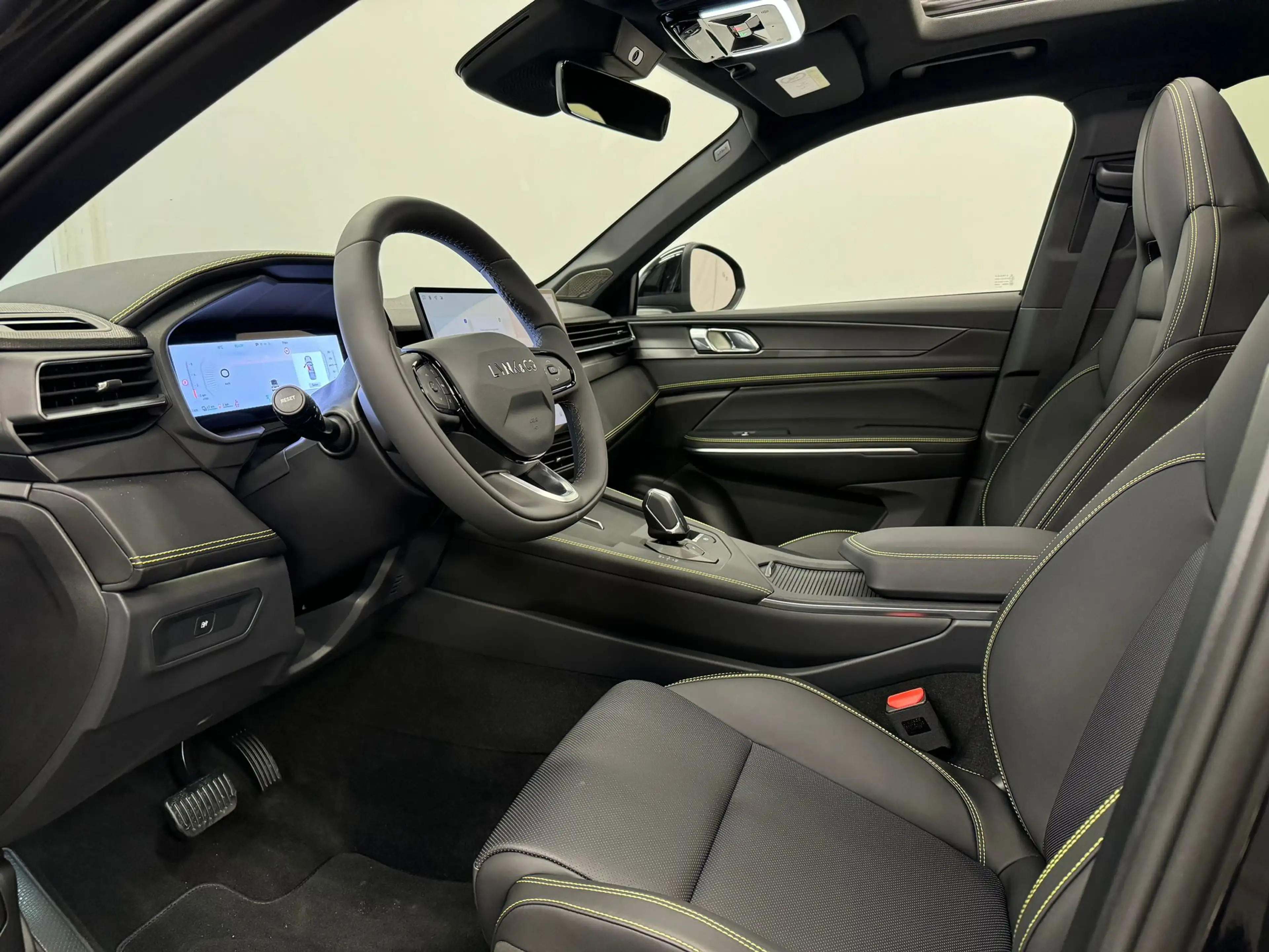 Lynk & Co 01 1.5 More | 360 Camera | Panormadak | Apple Carplay — photo 10