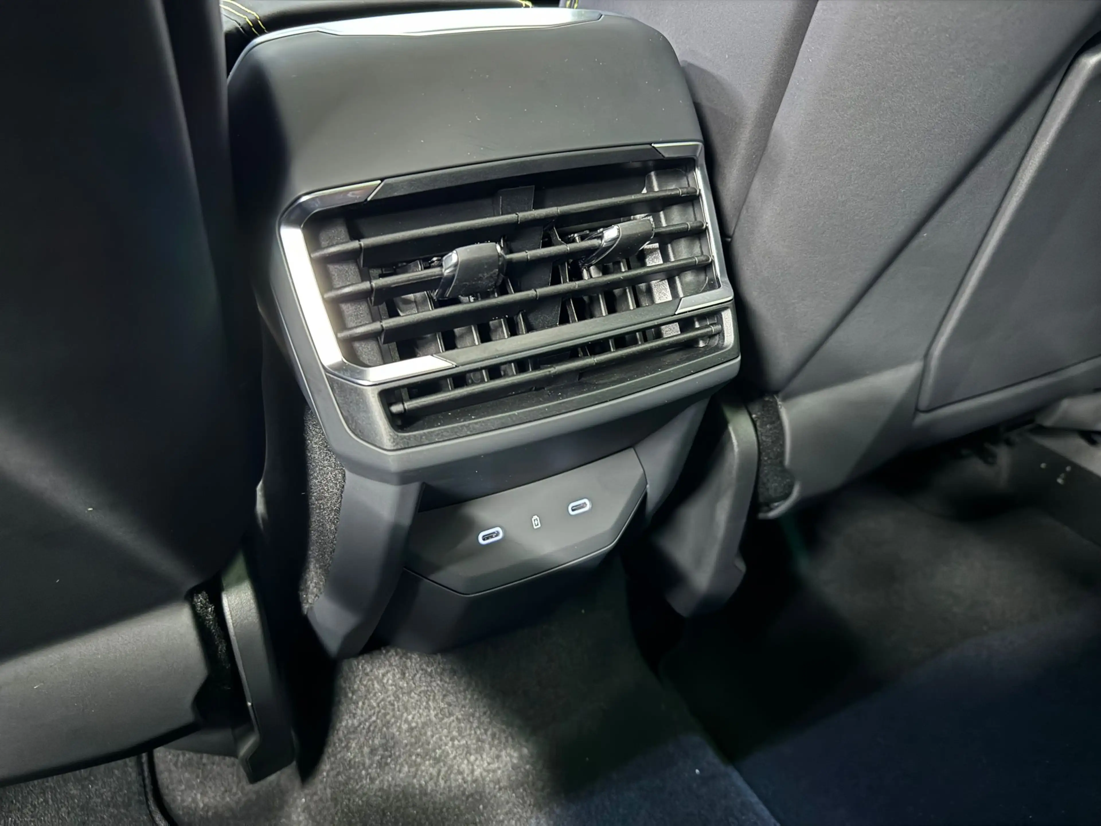 Lynk & Co 01 1.5 More | 360 Camera | Panormadak | Apple Carplay — photo 47