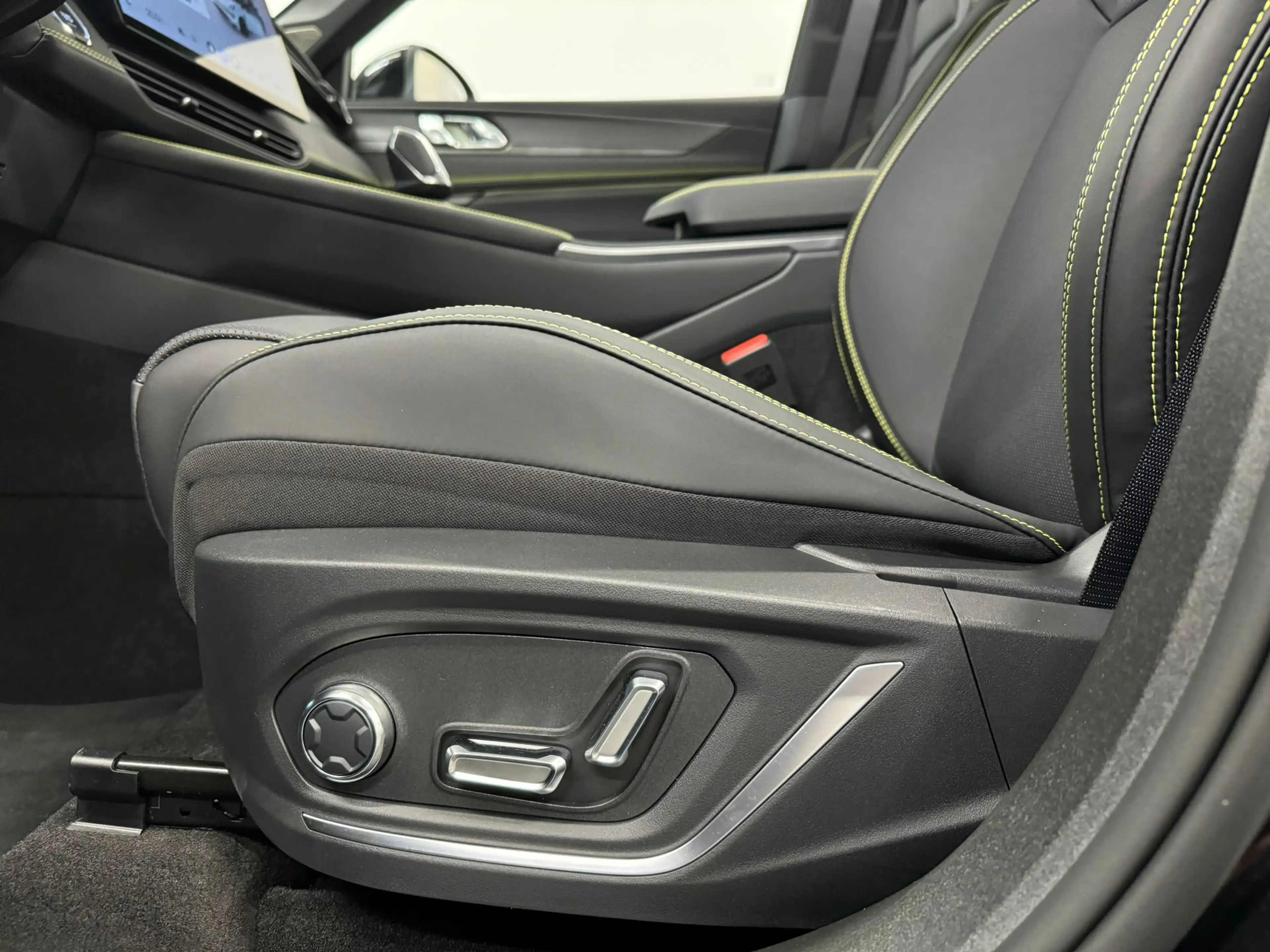 Lynk & Co 01 1.5 More | 360 Camera | Panormadak | Apple Carplay — photo 13