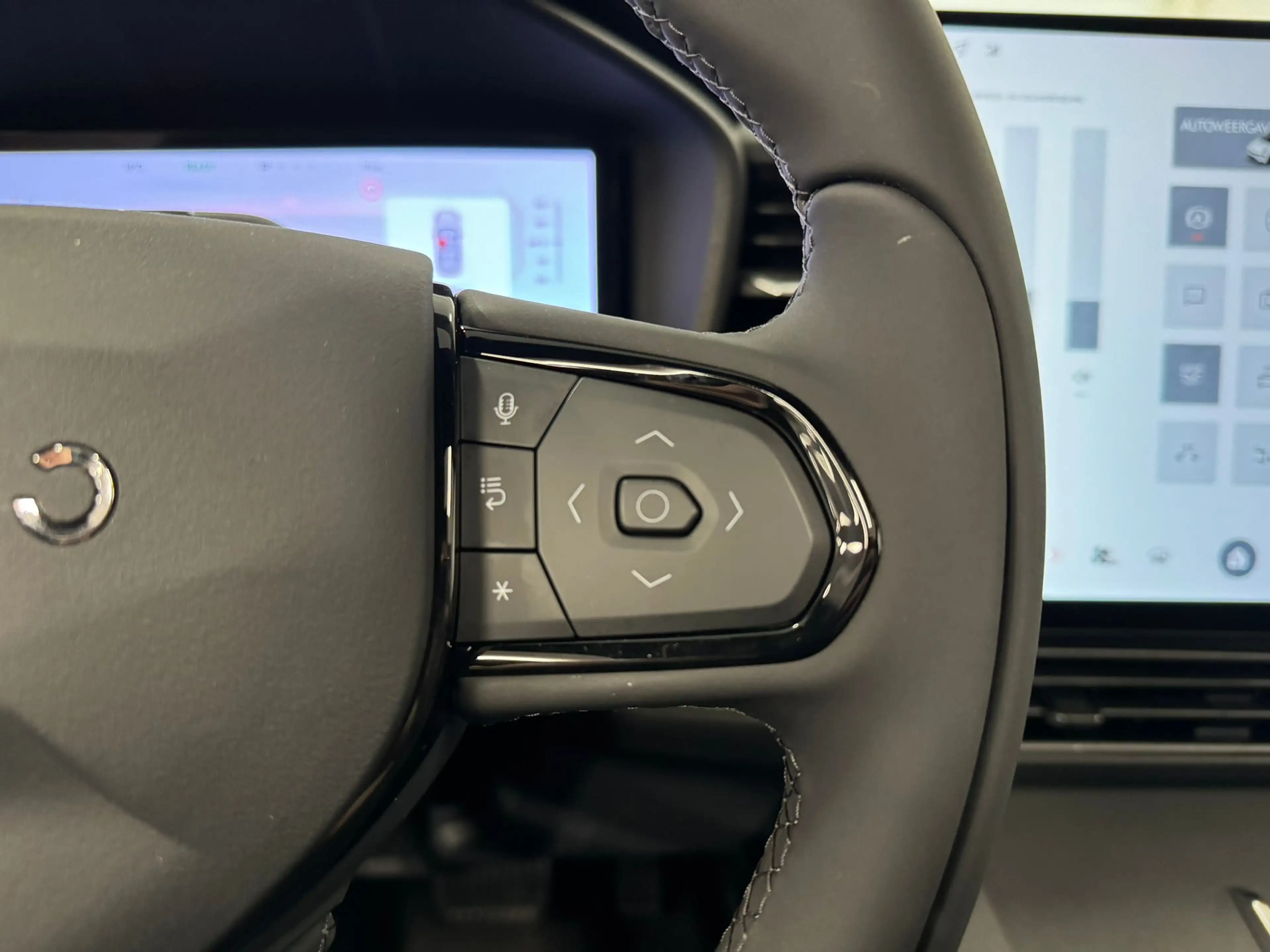 Lynk & Co 01 1.5 More | 360 Camera | Panormadak | Apple Carplay — photo 24