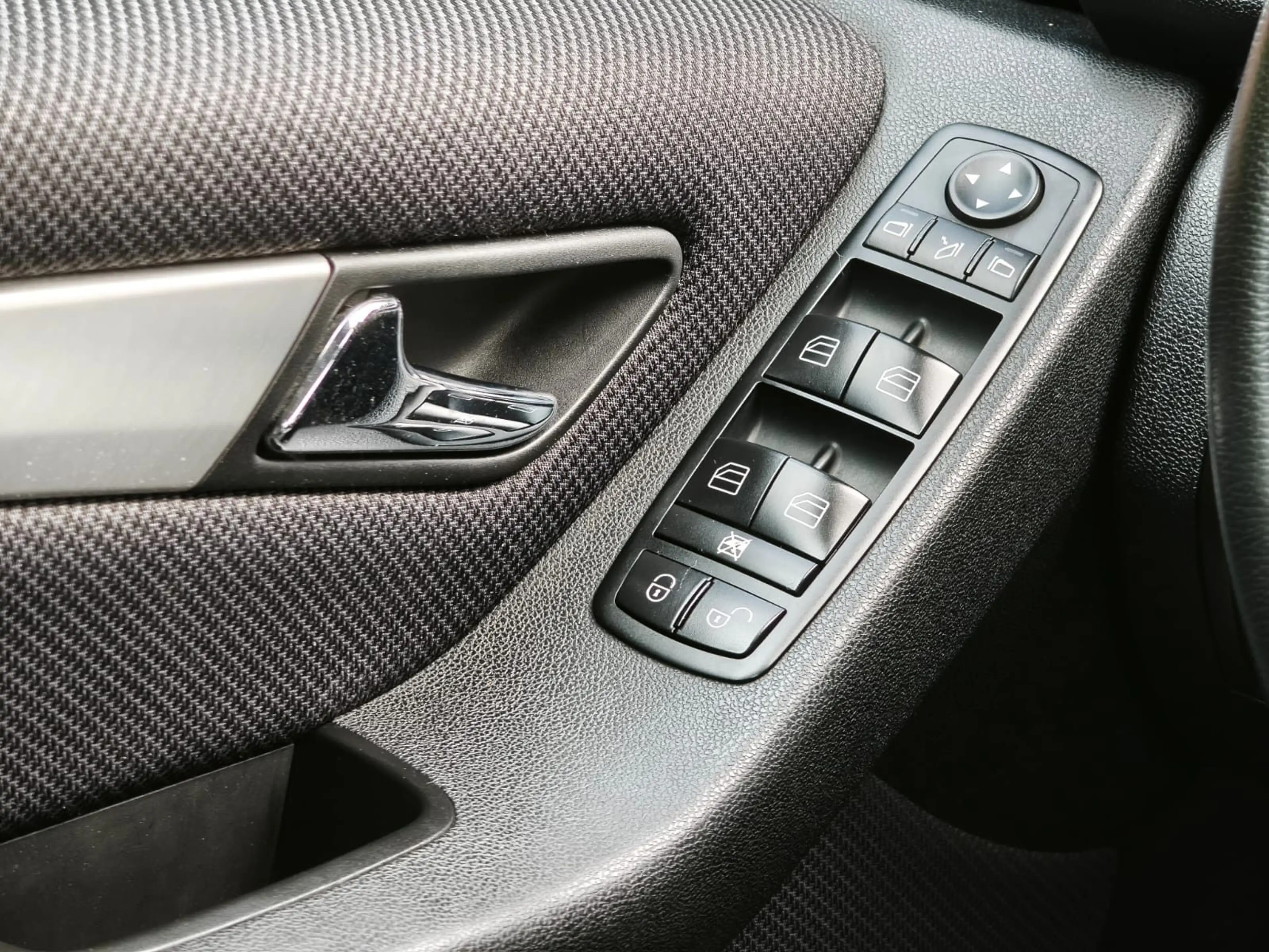Mercedes-Benz A 180 Avantgarde — photo 14