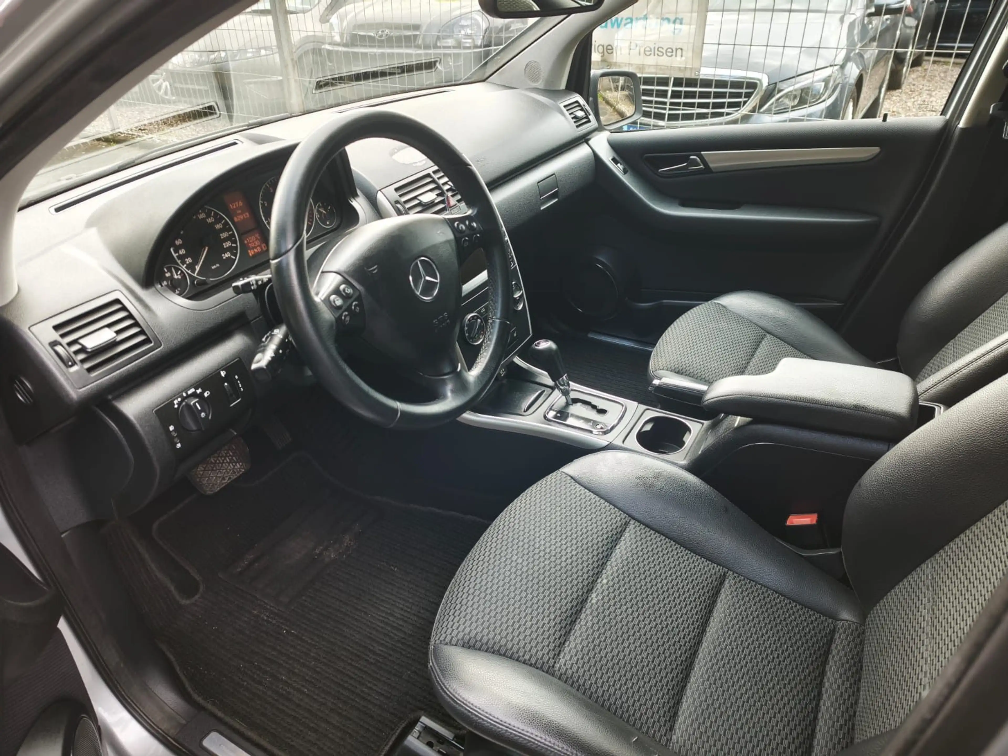 Mercedes-Benz A 180 Avantgarde — photo 10