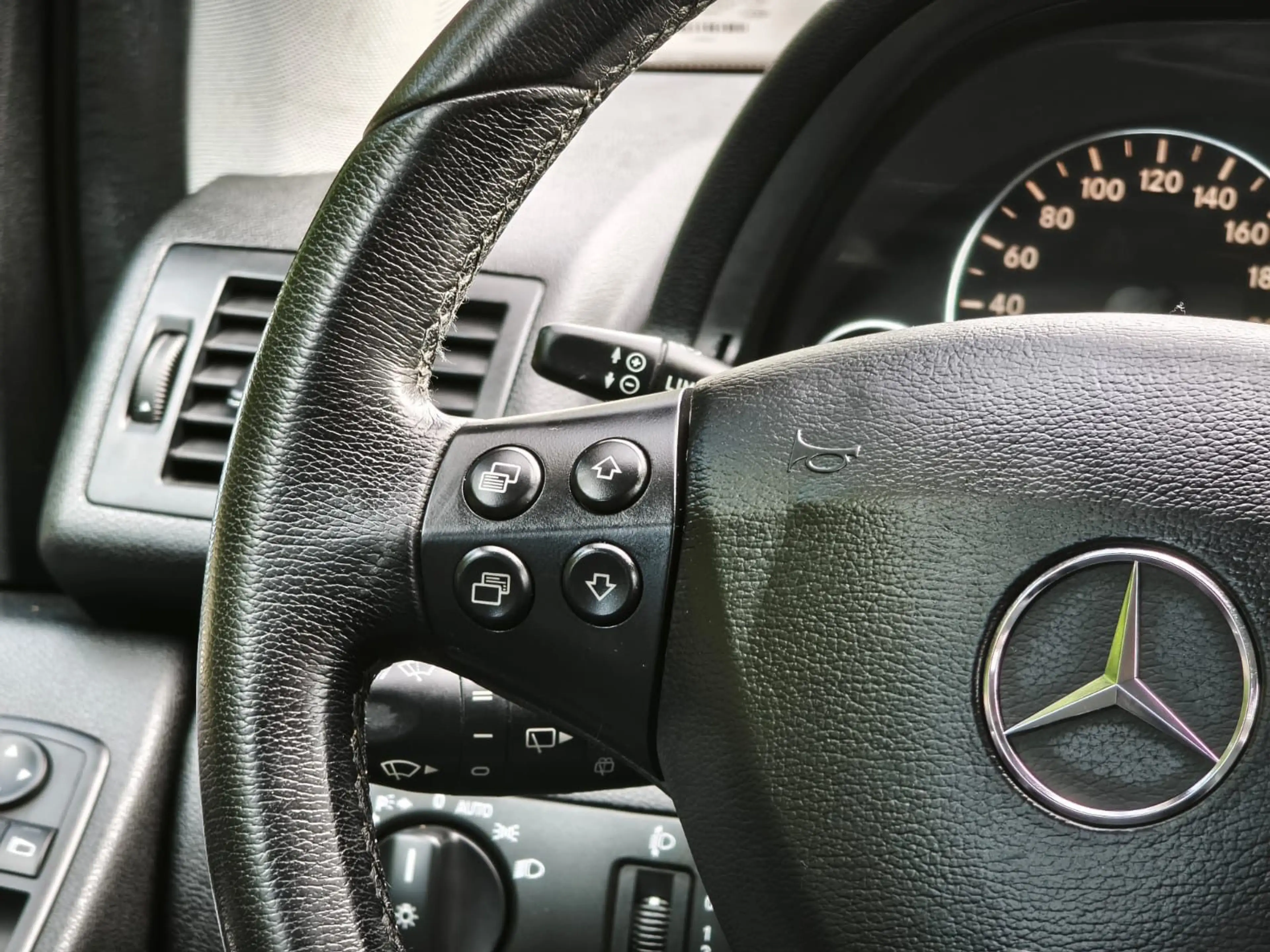 Mercedes-Benz A 180 Avantgarde — photo 12