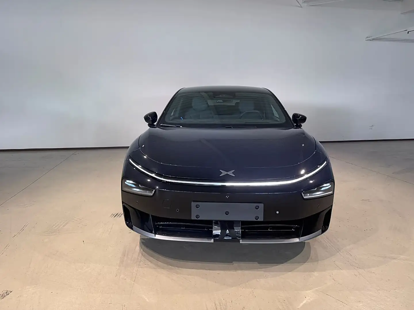 Xpeng P7 + Long Range 74,9kWh RWD Schwarz - 2