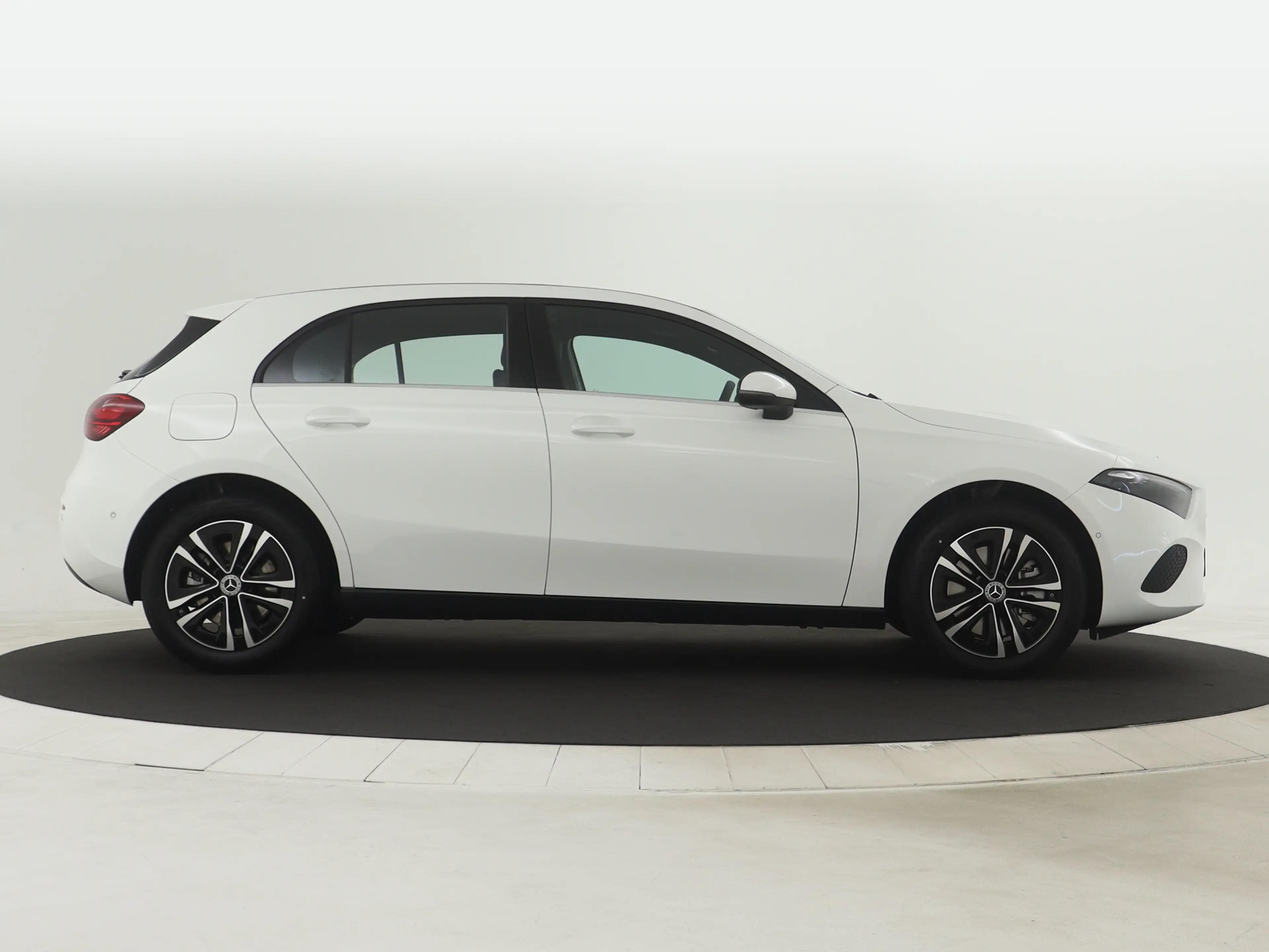 Mercedes-Benz A 250 e Star Edition LIMITED | Dodehoekassistent | Parke — photo 12