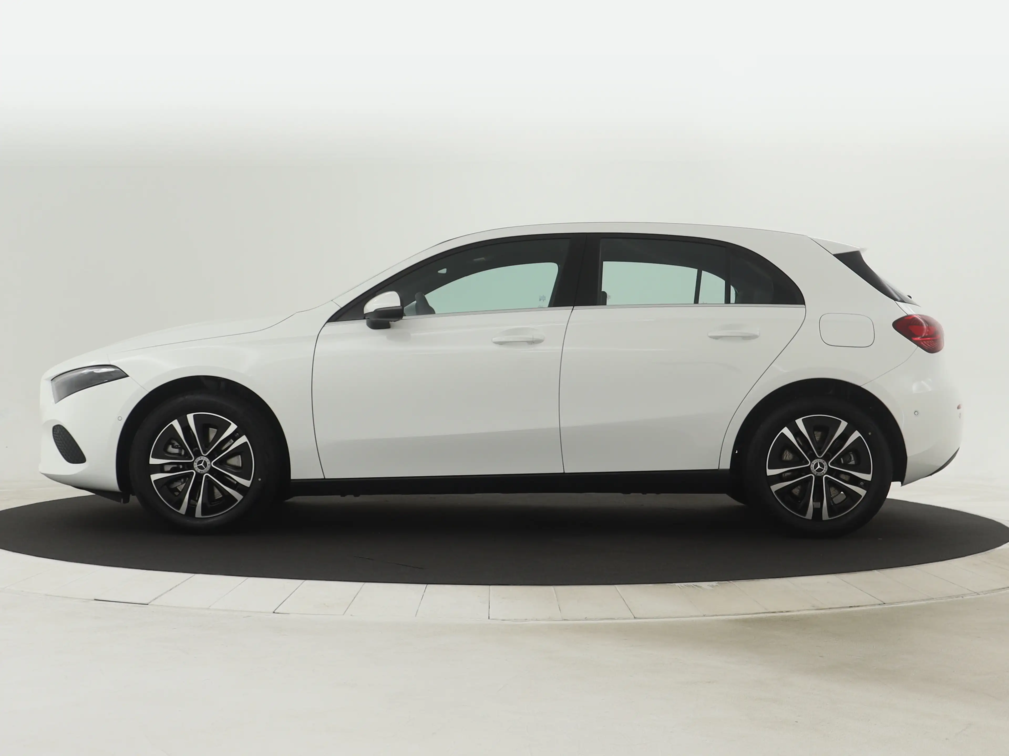 Mercedes-Benz A 250 e Star Edition LIMITED | Dodehoekassistent | Parke — photo 3