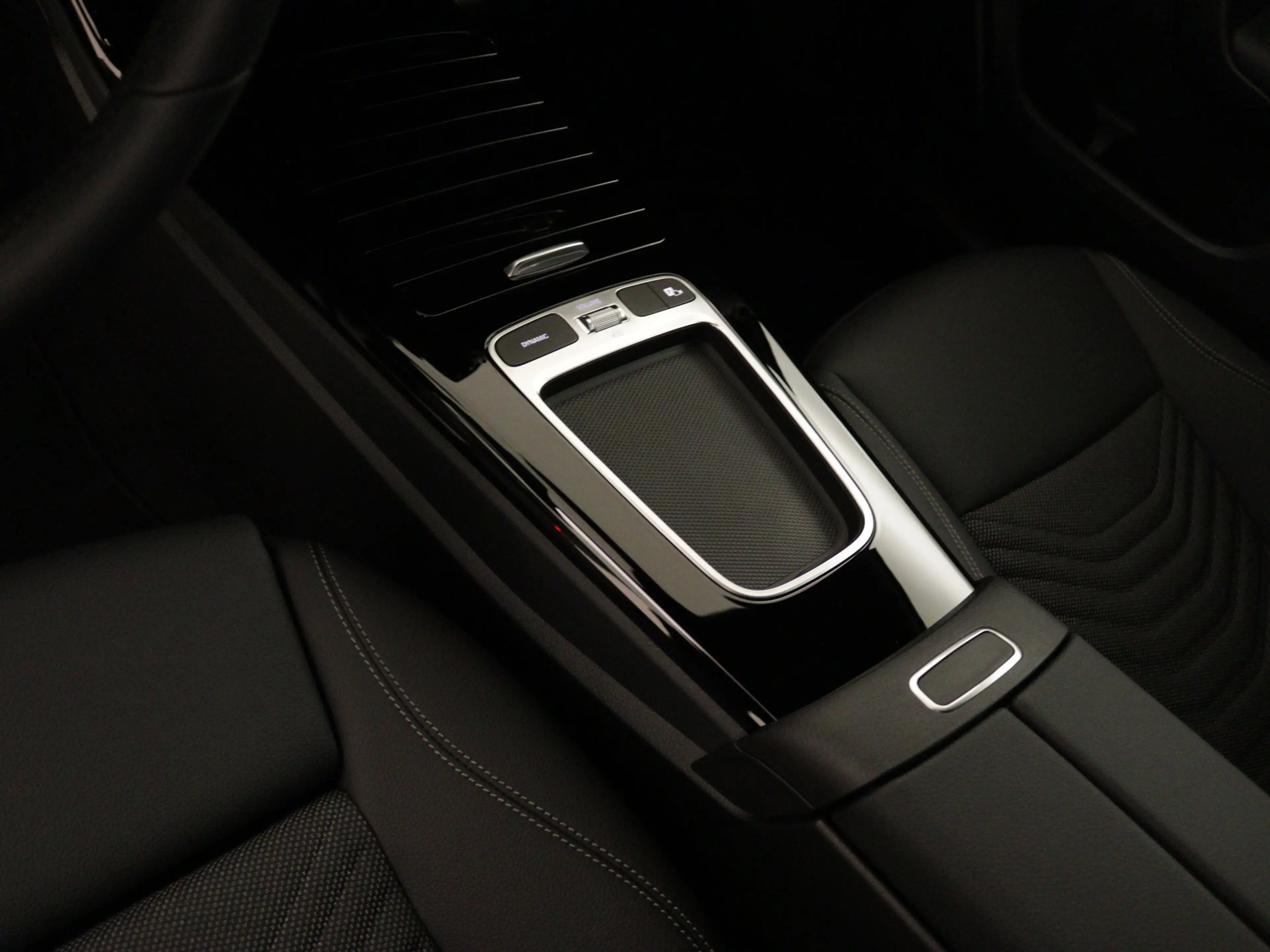 Mercedes-Benz A 250 e Star Edition LIMITED | Dodehoekassistent | Parke — photo 10