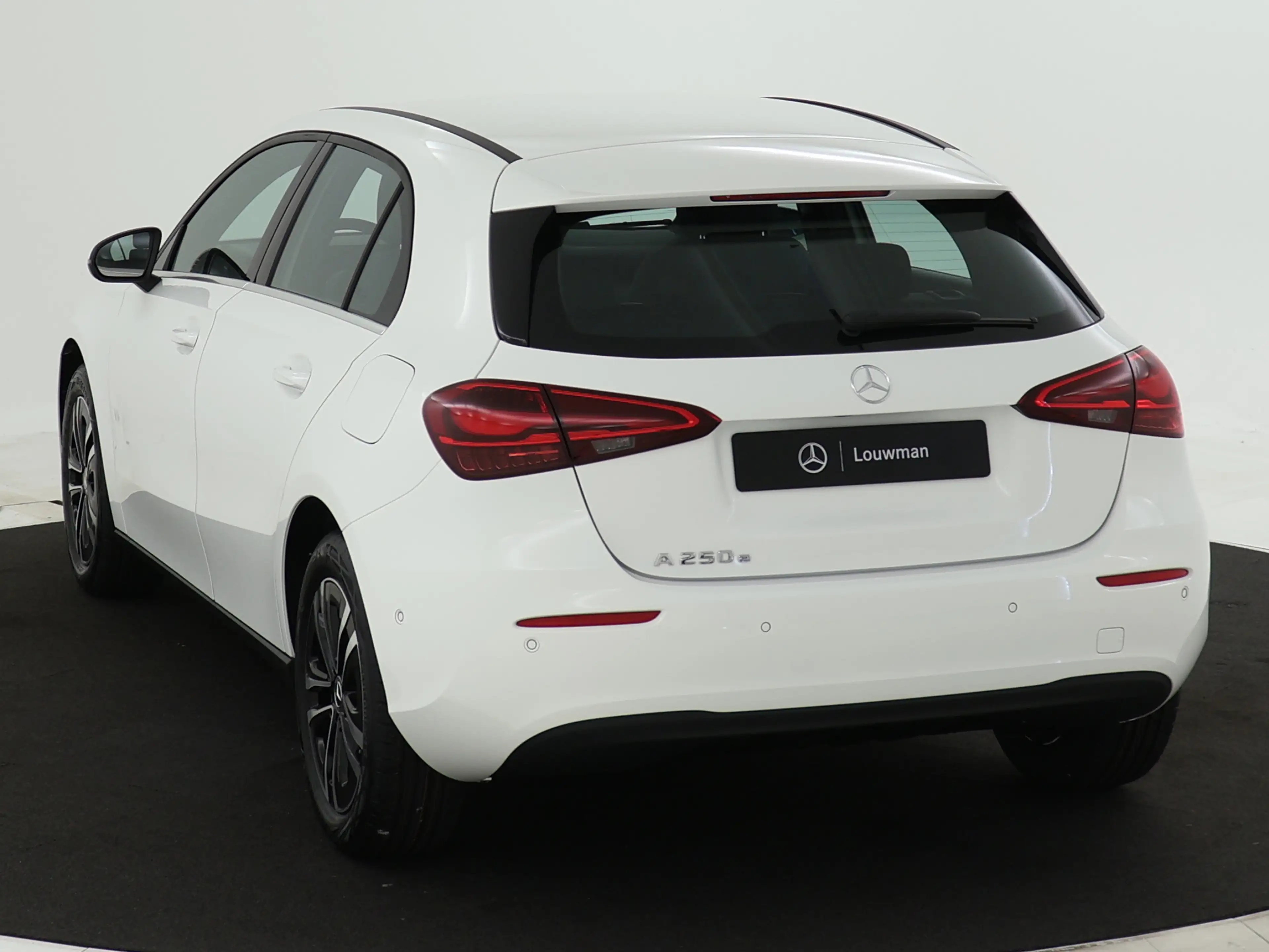 Mercedes-Benz A 250 e Star Edition LIMITED | Dodehoekassistent | Parke — photo 13