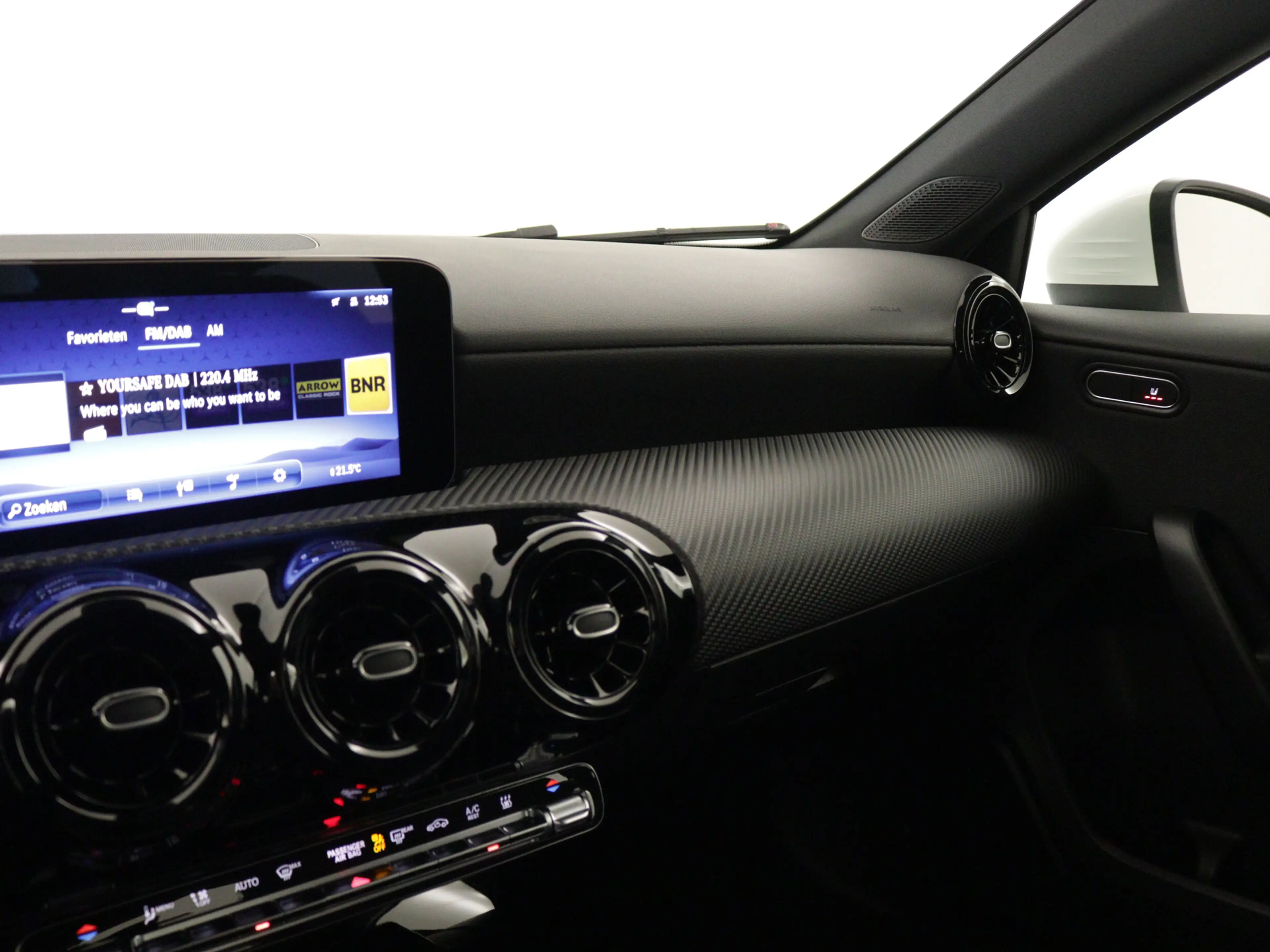 Mercedes-Benz A 250 e Star Edition LIMITED | Dodehoekassistent | Parke — photo 6