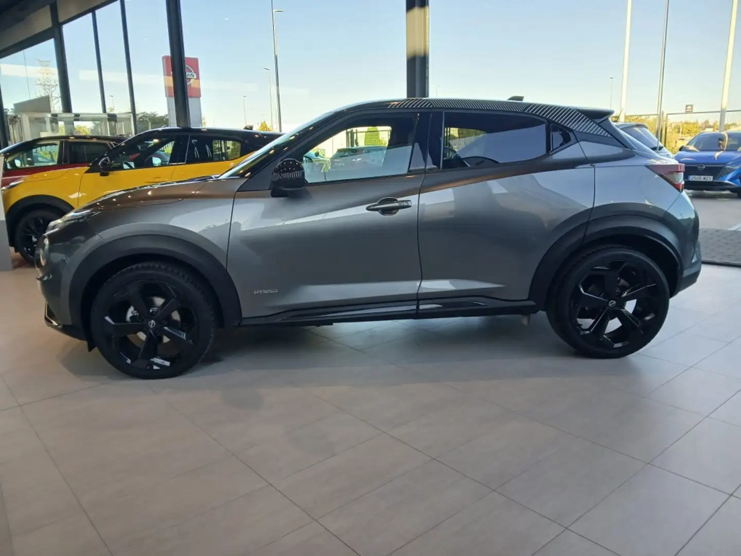 Nissan Juke 1.6 Hybrid Premiere Editon Auto Gris - 2