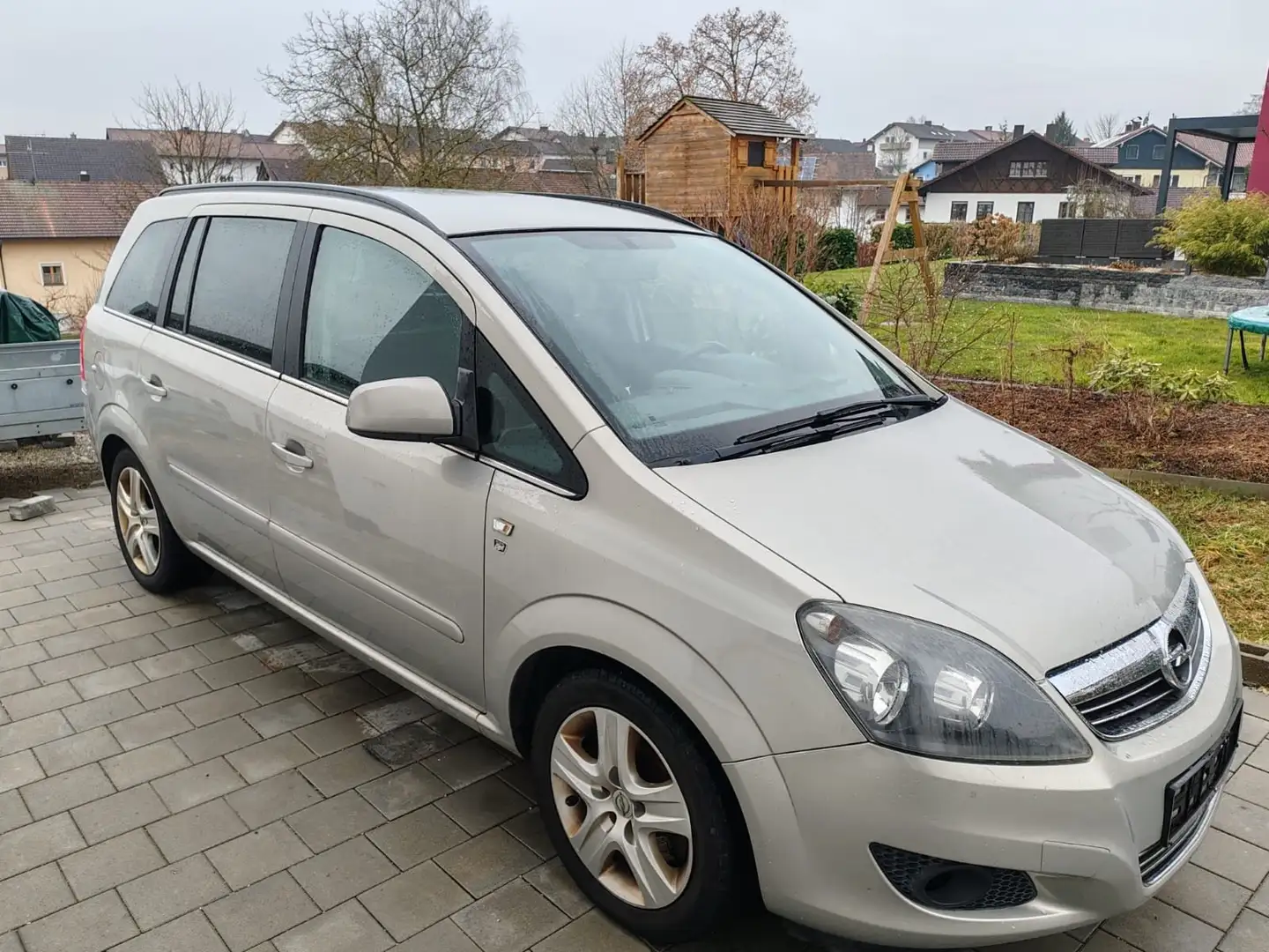Opel Zafira Zafira Diesel 1.9 CDTI Edition Grau - 1