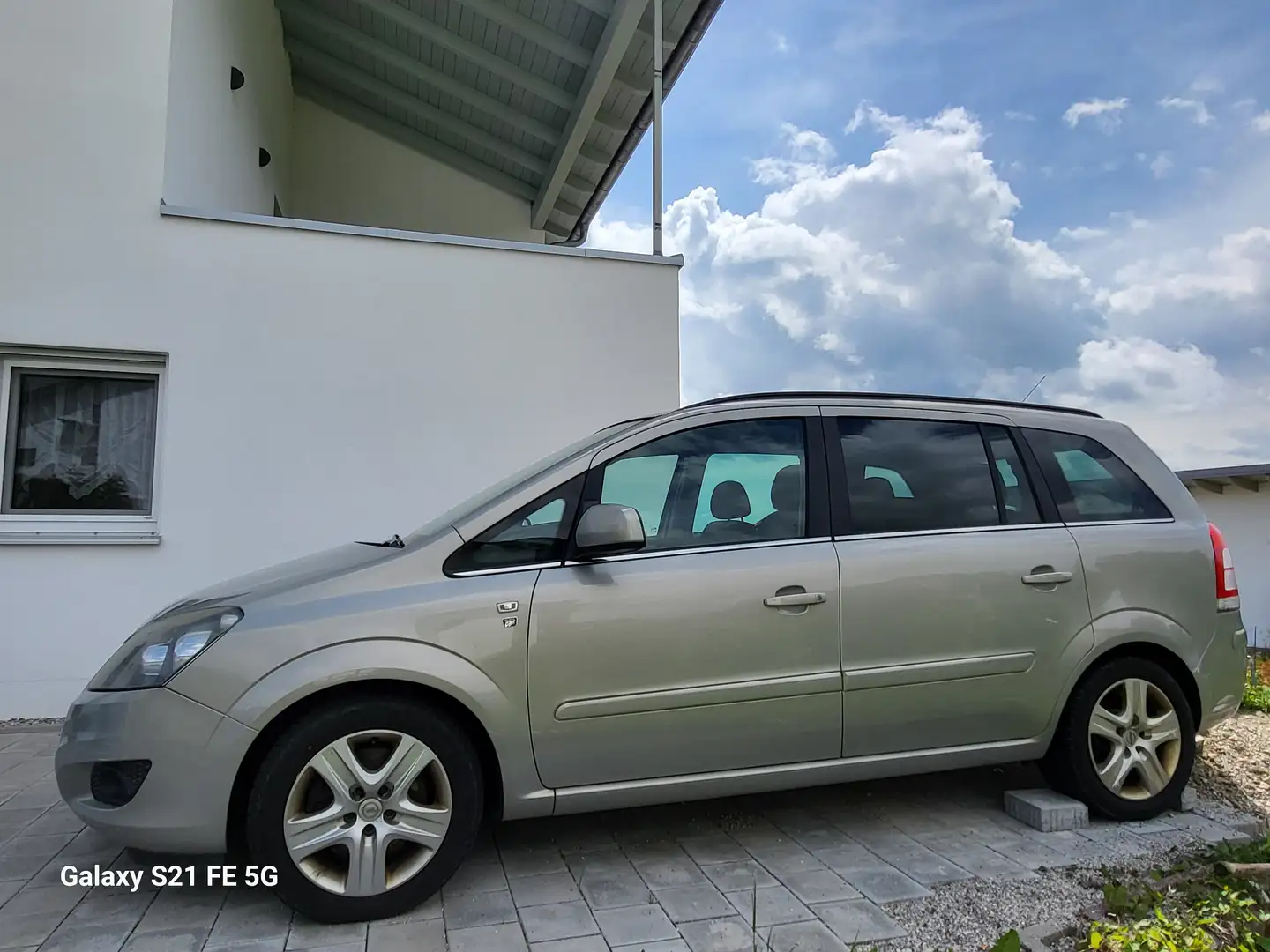 Opel Zafira Zafira Diesel 1.9 CDTI Edition Grau - 2