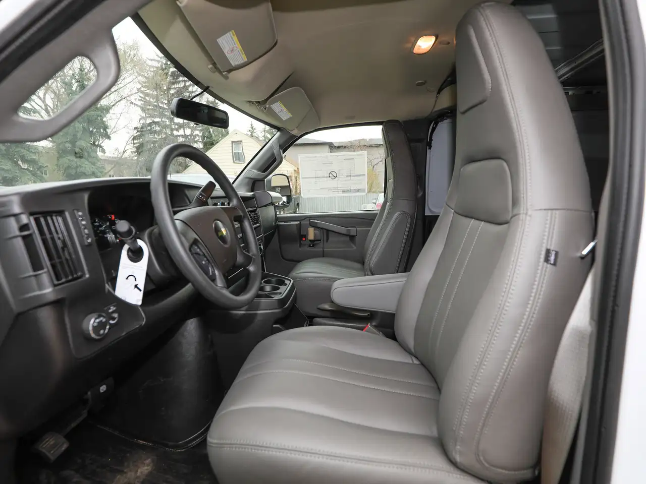 Chevrolet Express 3500 снимка Chevrolet Express 3500