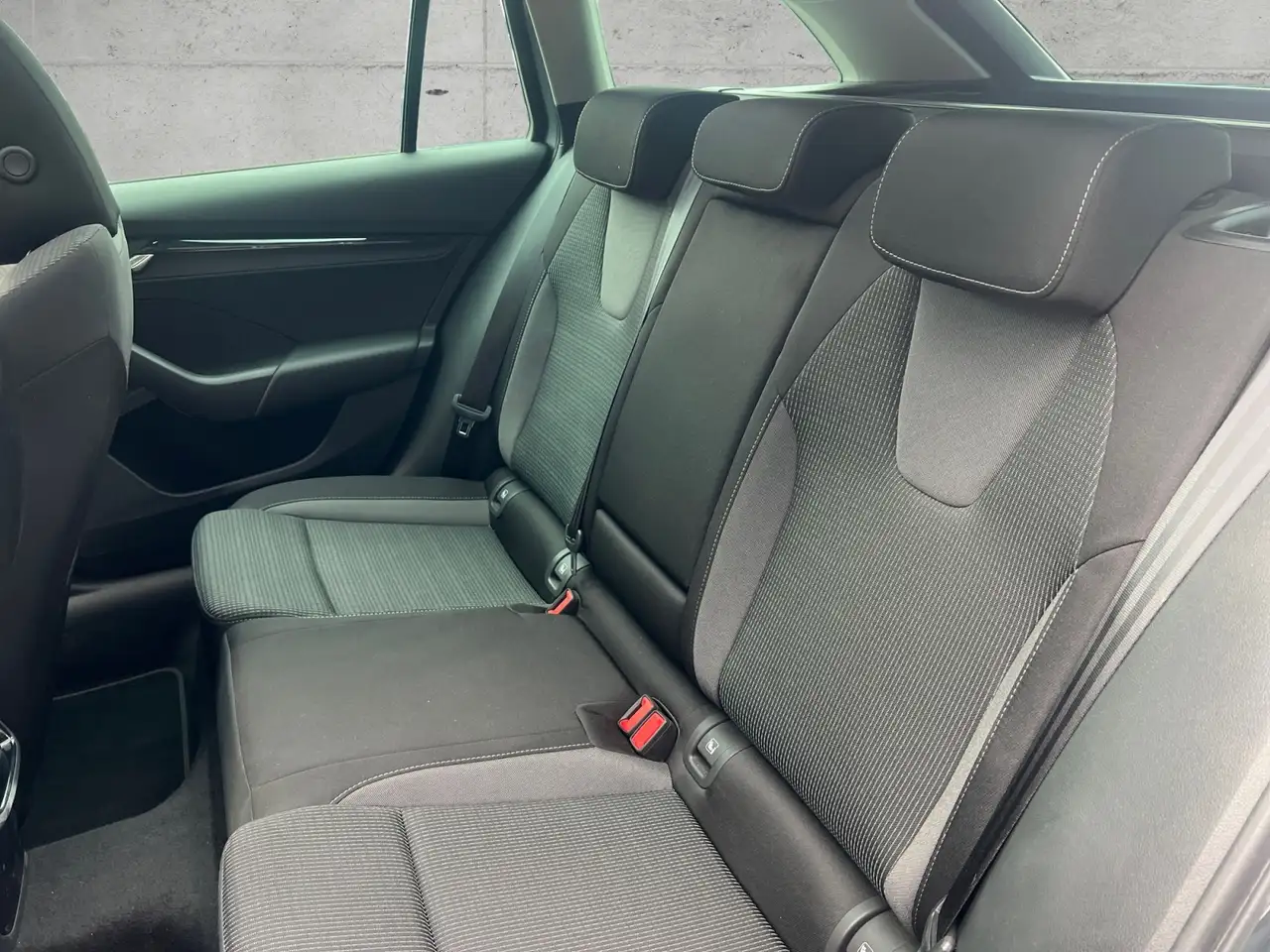 Skoda Octavia Combi 2.0 TDI DSG +AHK +PANO +LED +RKAM +CARPLAY, миниатюра 14