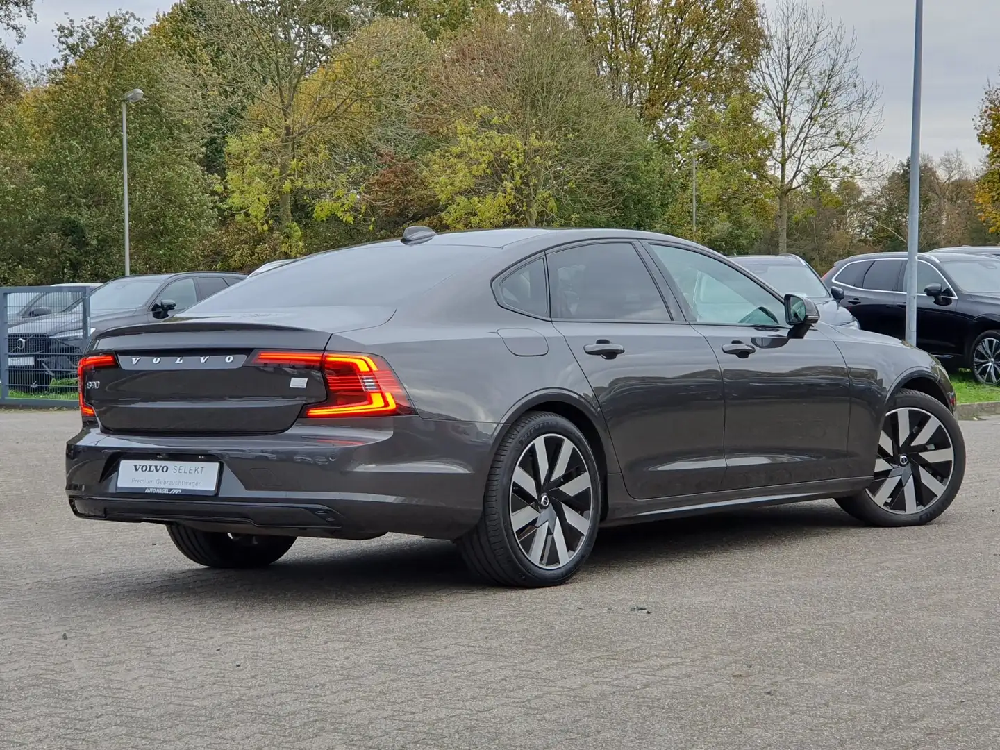 Volvo S90 S90 Recharge T8 AWD Plus Dark PANO | POLESTAR Šedá - 2
