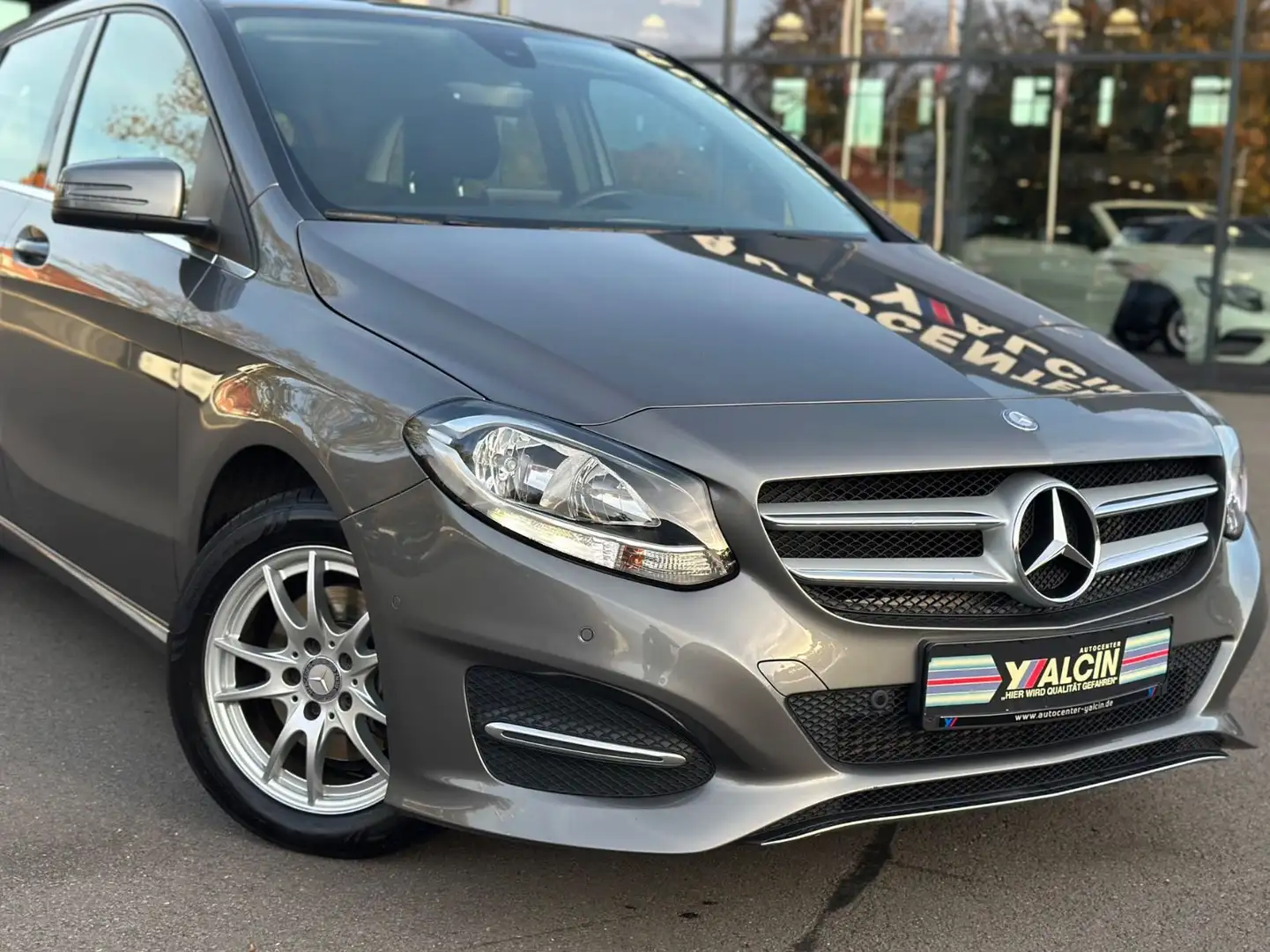 Mercedes-Benz B 180 Urban Aut. 2.HAND/S-HE/SHZ/TEMP/16LM/BT/PD Gris - 2