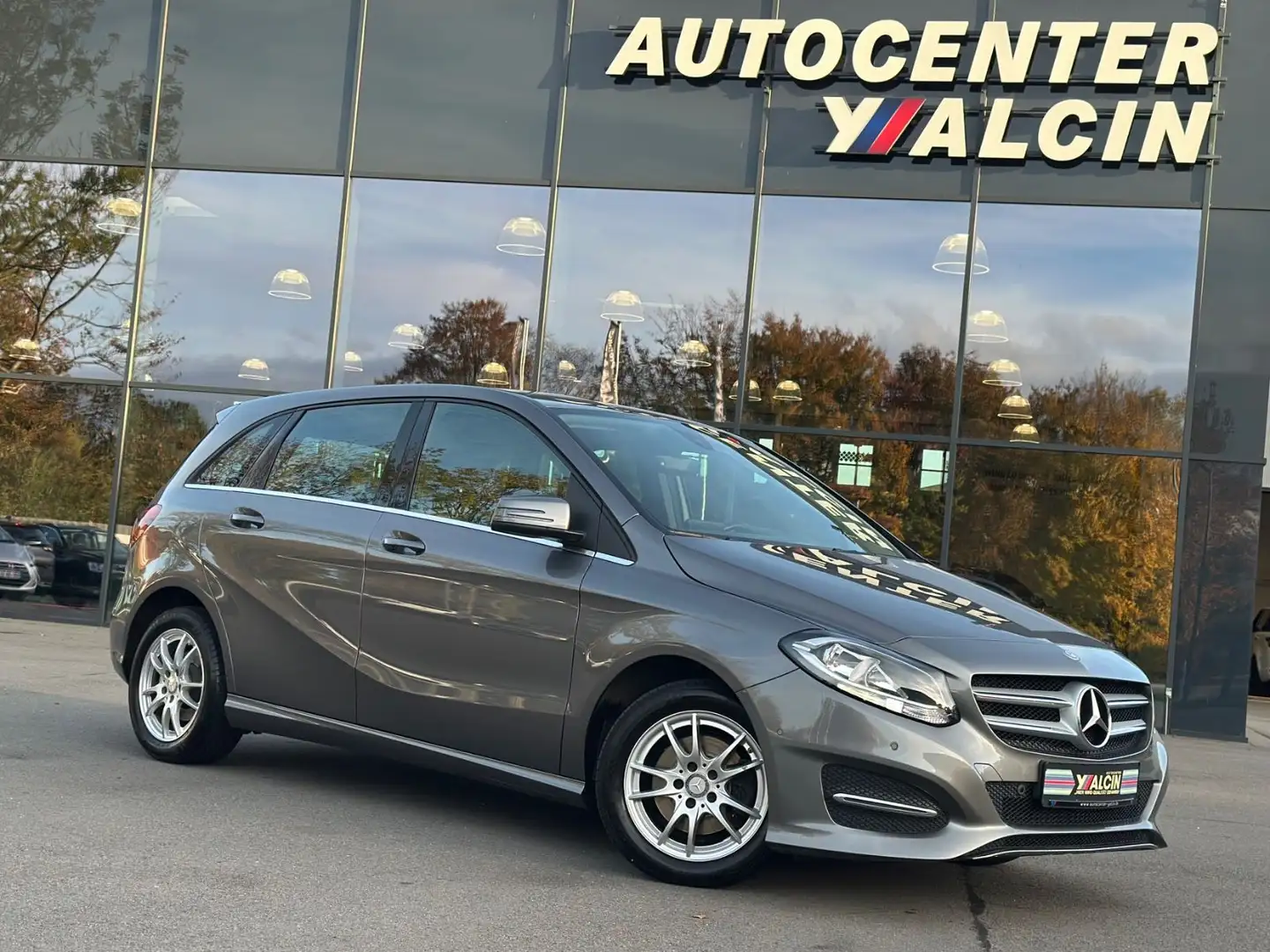 Mercedes-Benz B 180 Urban Aut. 2.HAND/S-HE/SHZ/TEMP/16LM/BT/PD Gris - 1