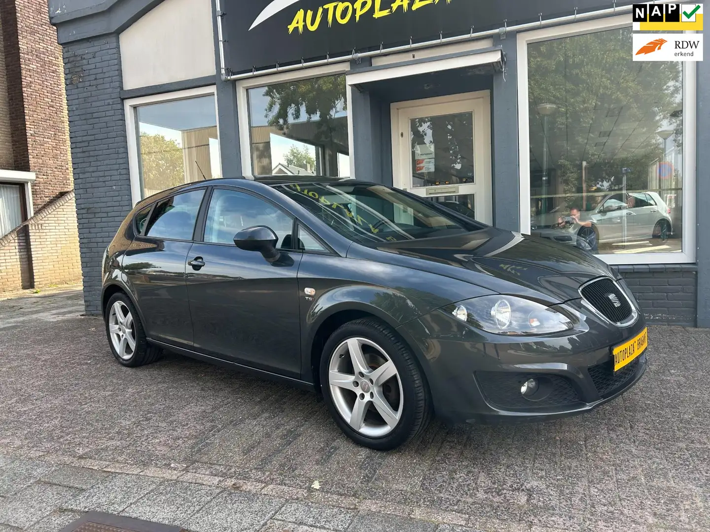 SEAT Leon 1.4 TSI / CLIMAT / NAVI / CRUISE / TELEFOON Grijs - 1