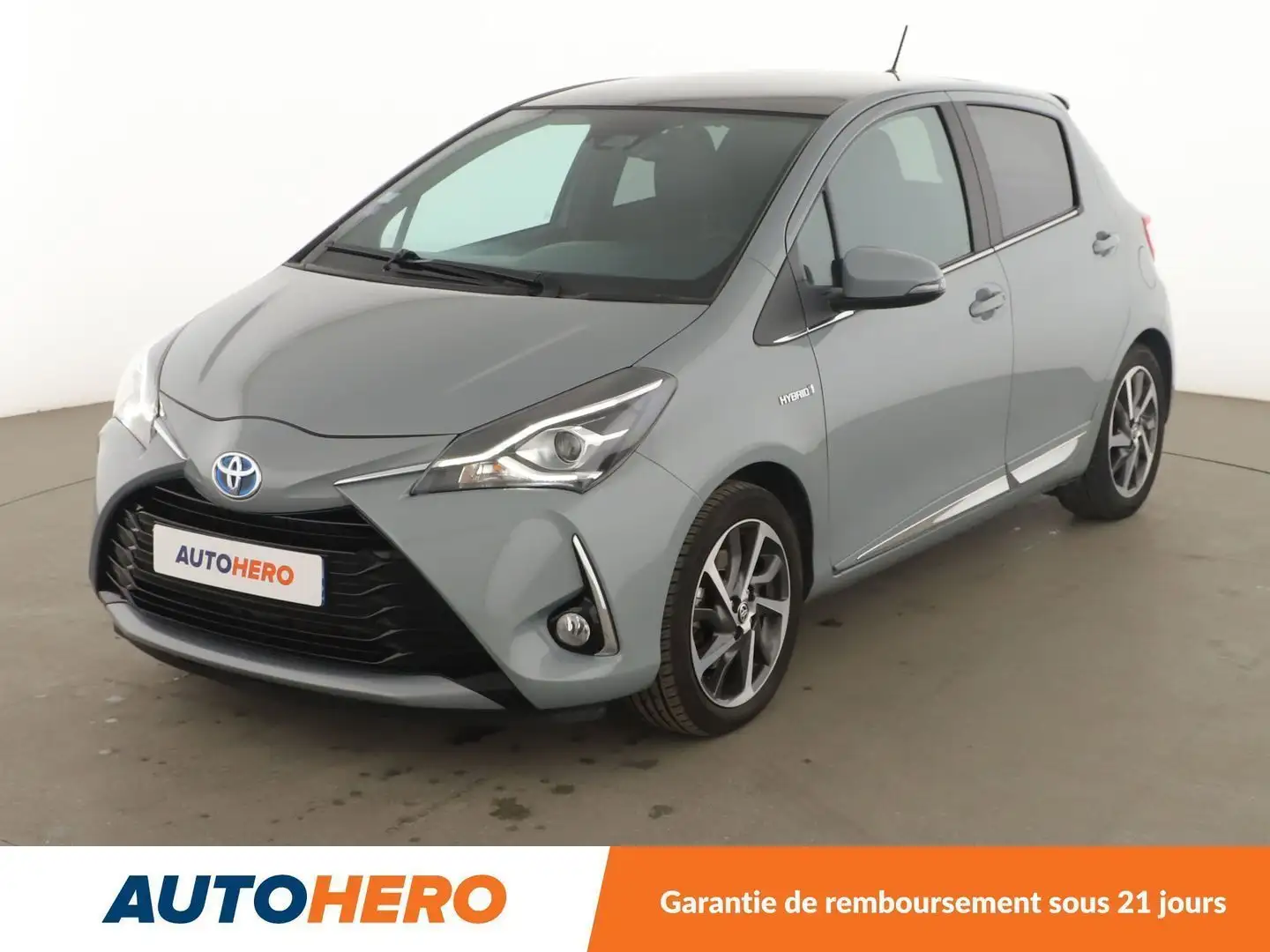 Toyota Yaris 1.5 Hybrid Chic Gris - 1