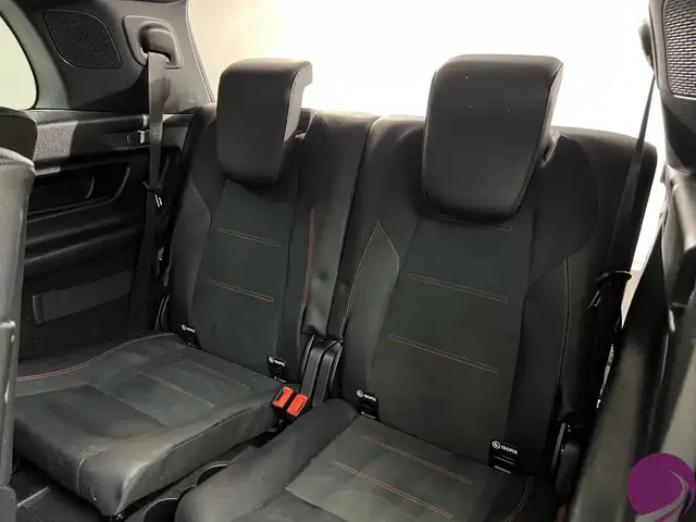 Mercedes-Benz GLB view 10