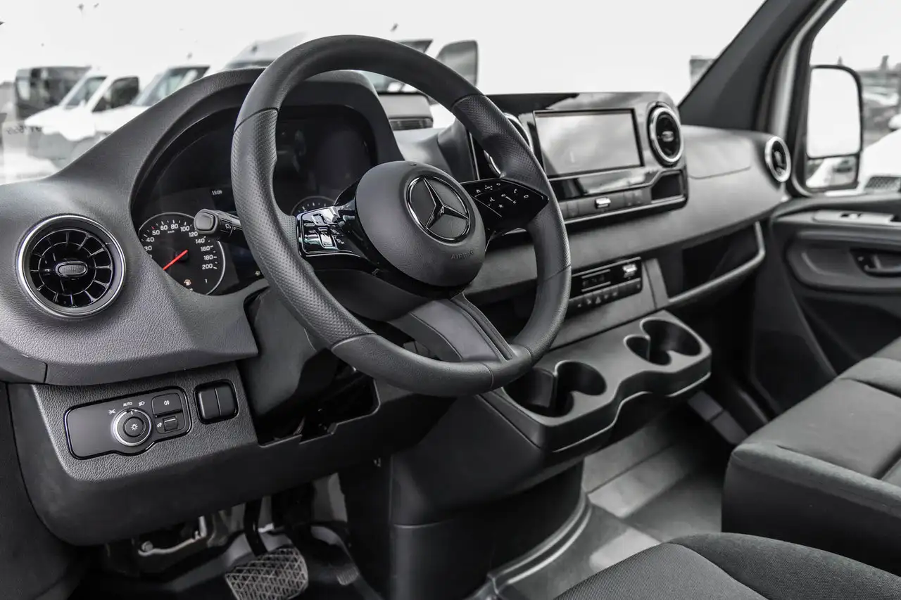Mercedes-Benz Sprinter снимка Mercedes-Benz Sprinter