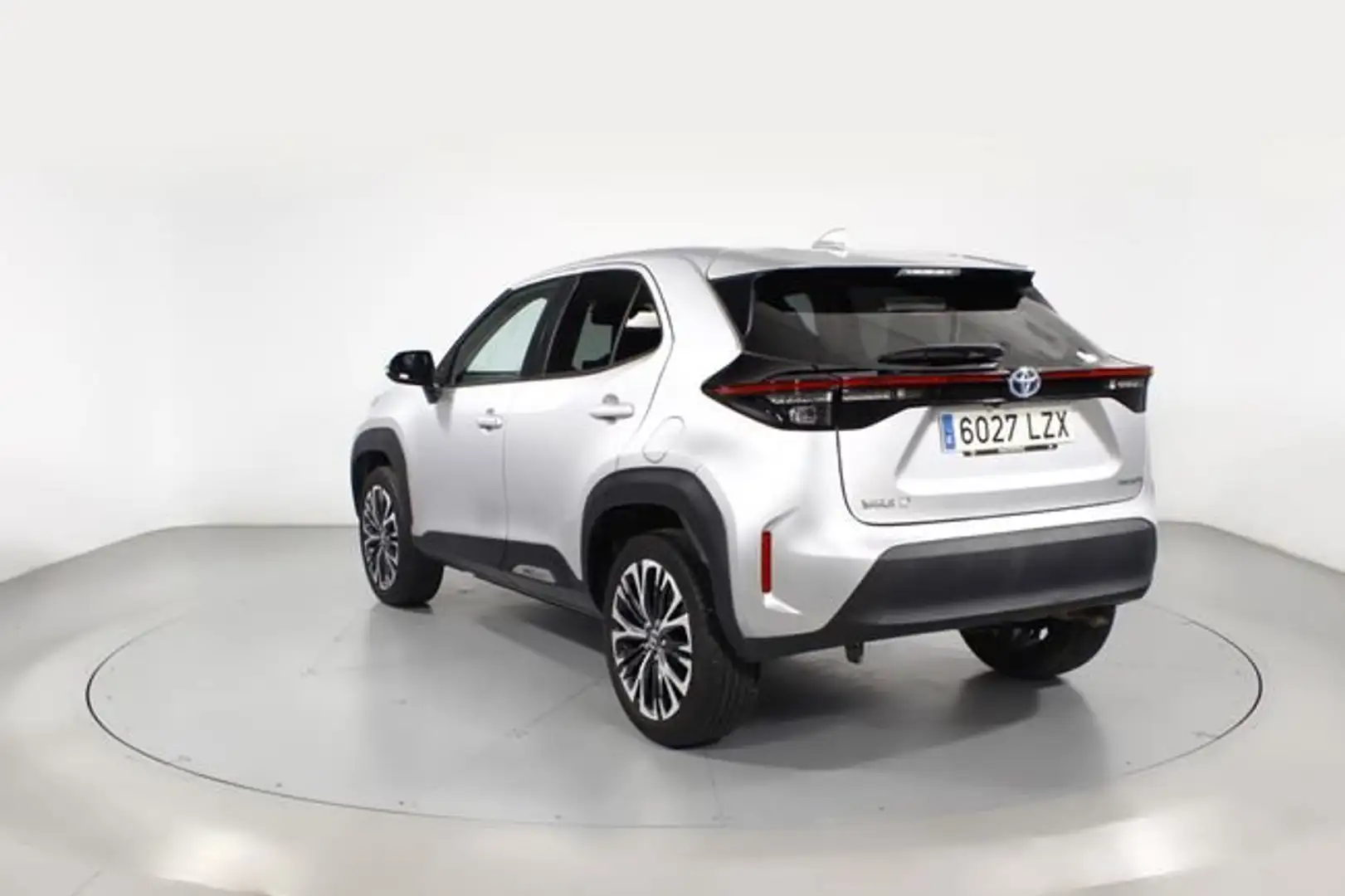 Toyota Yaris Cross 1.5 VVT-I HYBRID STYLE 5P Gris - 2