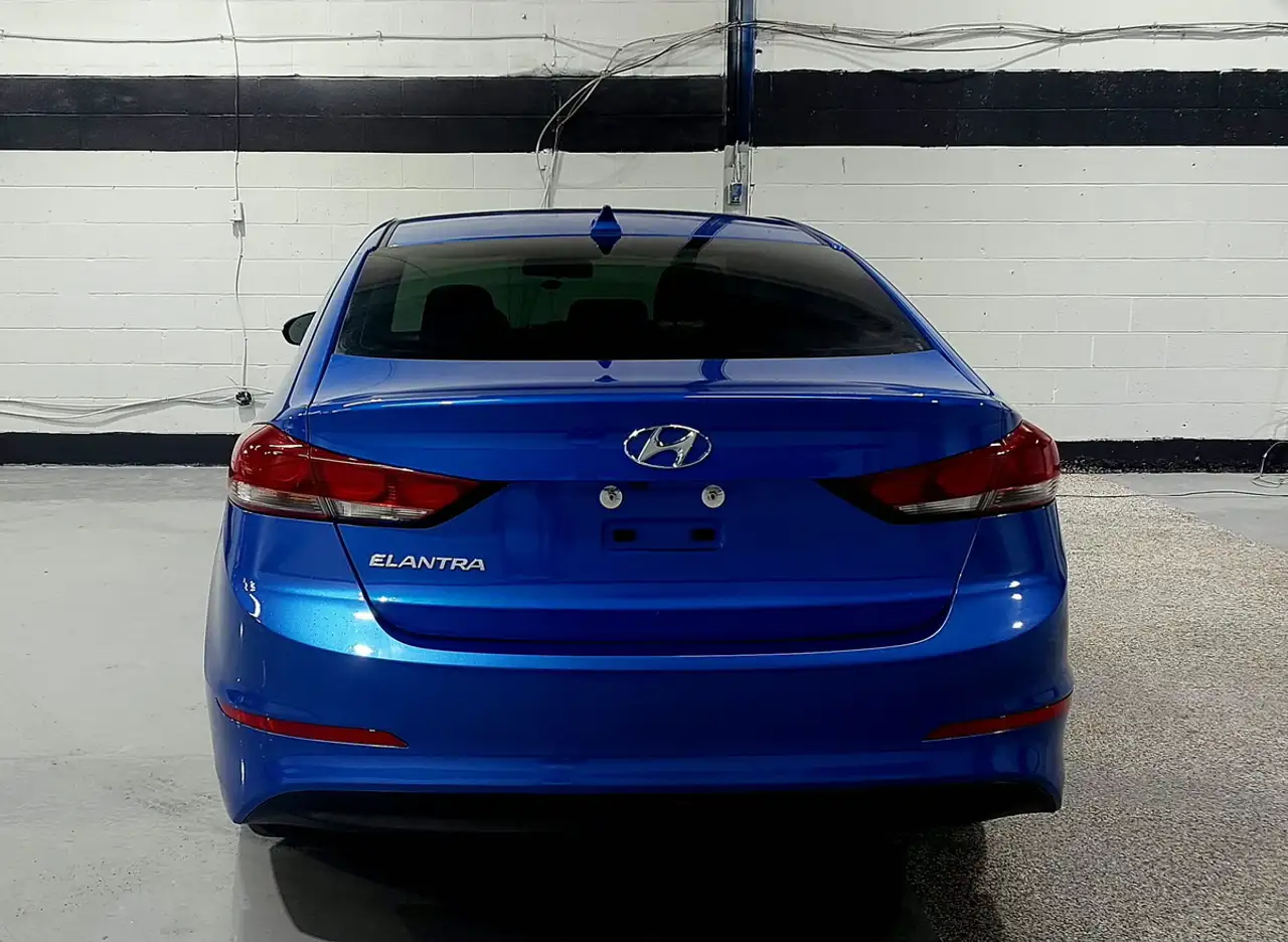 Hyundai ELANTRA снимка Hyundai ELANTRA
