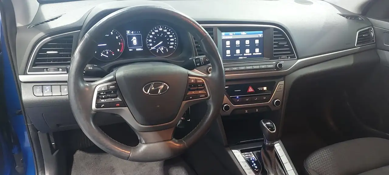 Hyundai ELANTRA снимка Hyundai ELANTRA