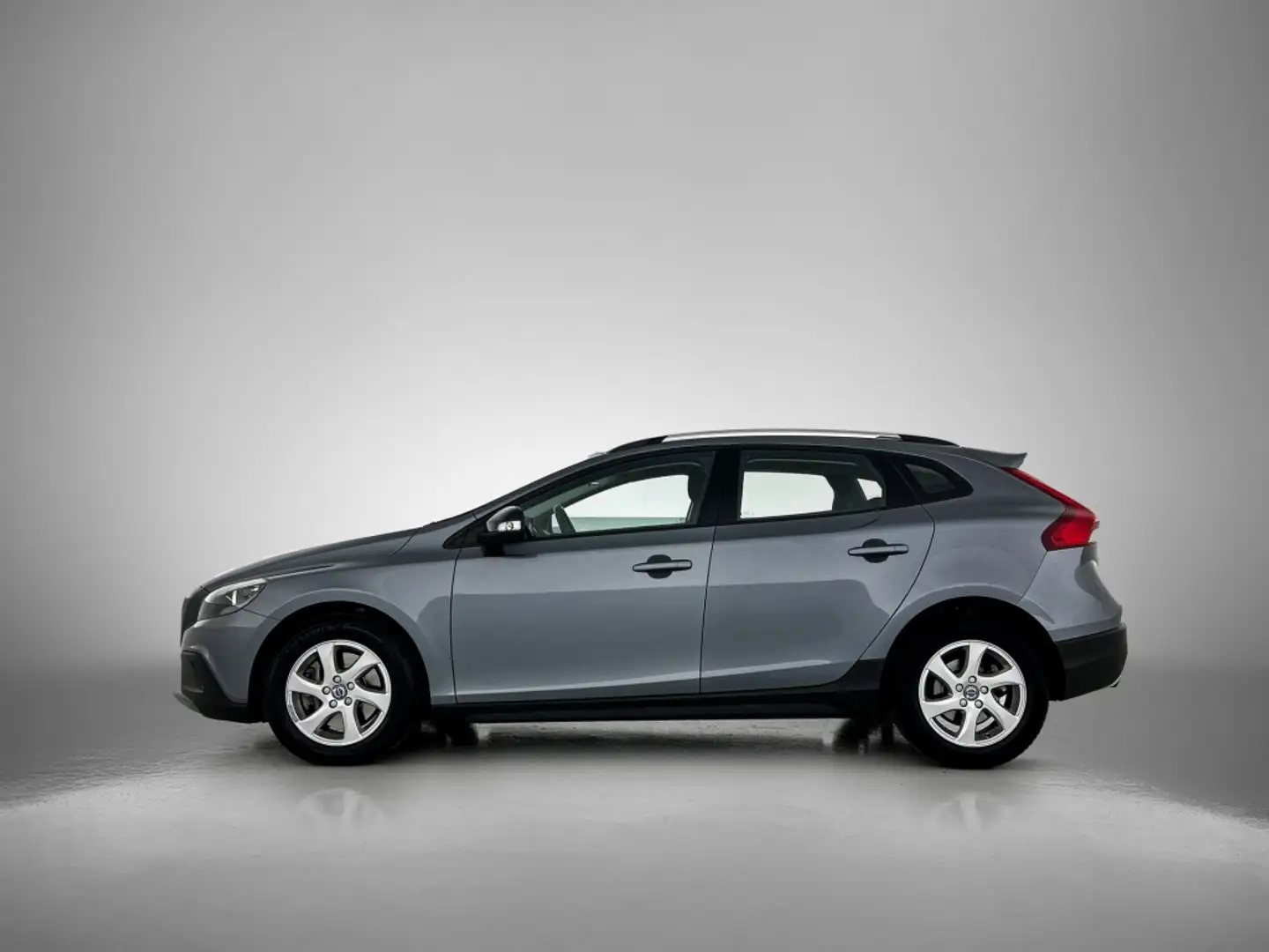 Volvo V40 Cross Country 1.5 T3 Kinetic Gris - 2