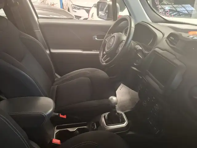 Jeep Renegade view 12
