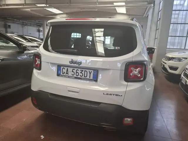 Jeep Renegade view 6