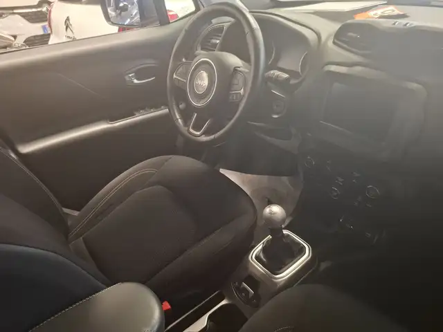 Jeep Renegade view 11