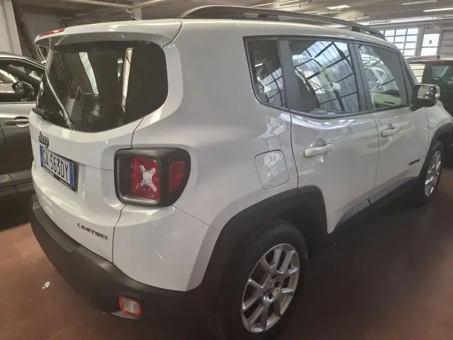 Jeep Renegade view 5