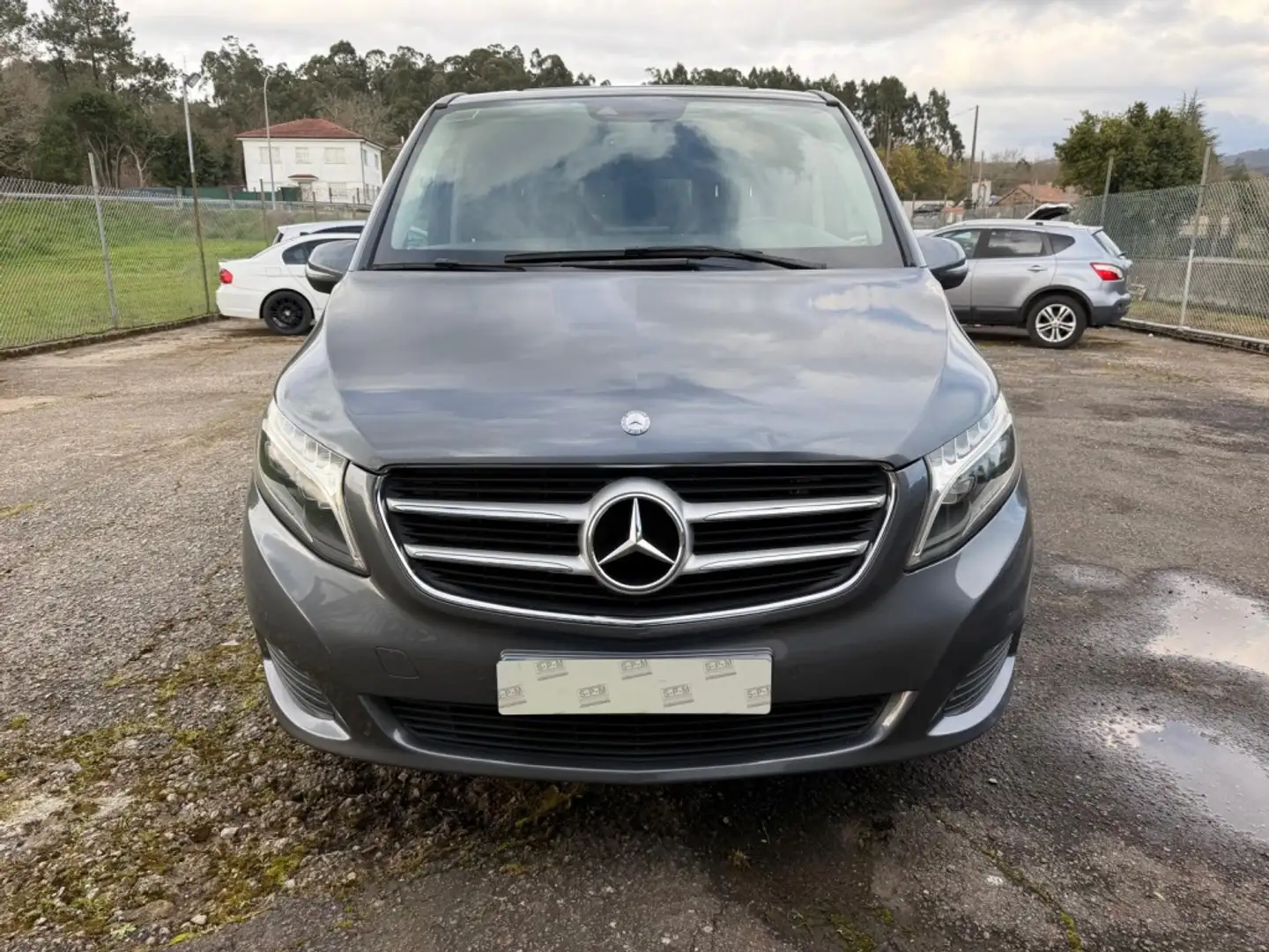 Mercedes-Benz V 220 220d Largo 7G Tronic Grau - 2