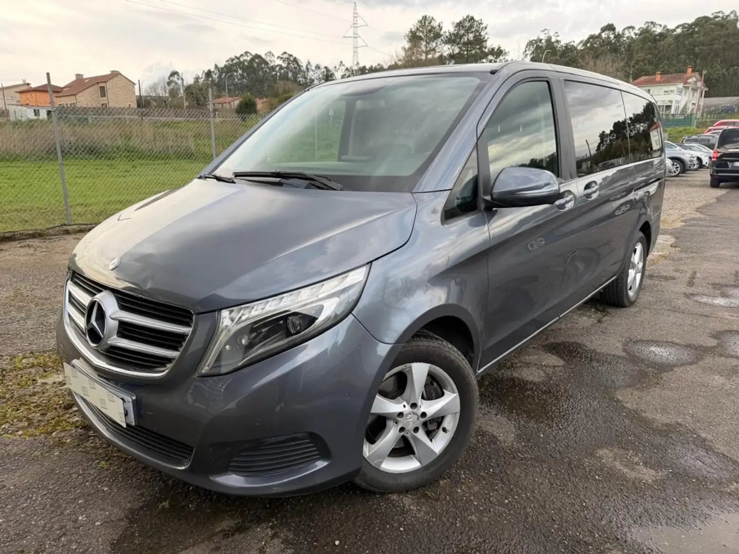 Mercedes-Benz V 220 220d Largo 7G Tronic Grau - 1