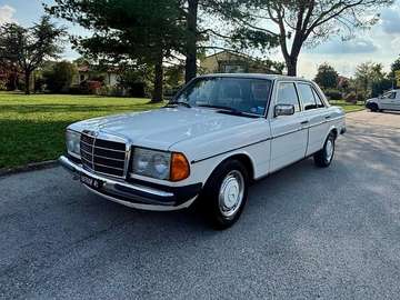 W123