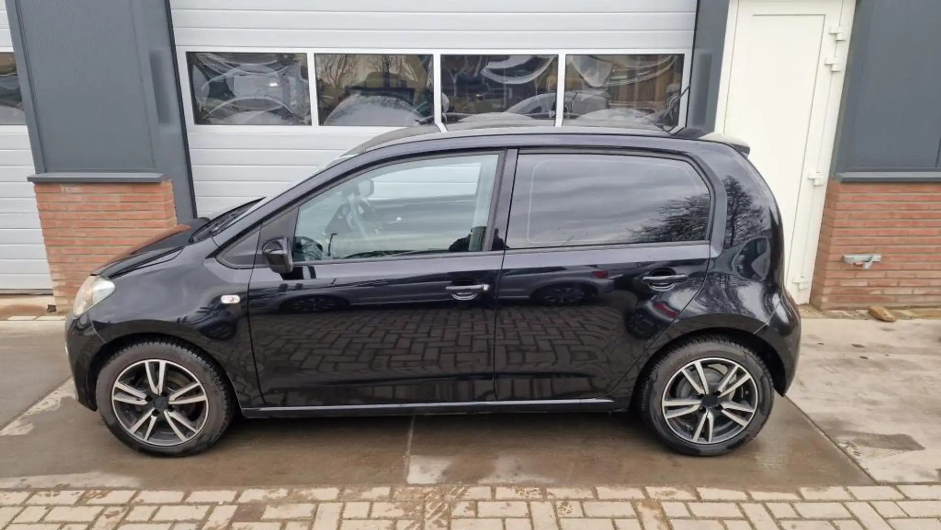 Volkswagen up! 1.0 move up! BlueMotion Navigatie|LM velgen|Nwe AP Zwart - 2