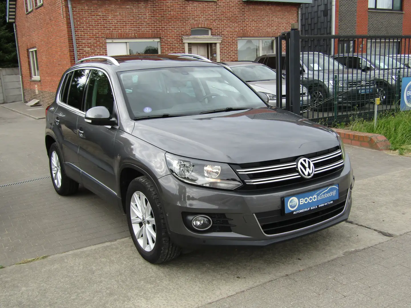 Volkswagen Tiguan Tiguan 1.4 TSI DSG BlueMotion Technology Sport Gris - 2
