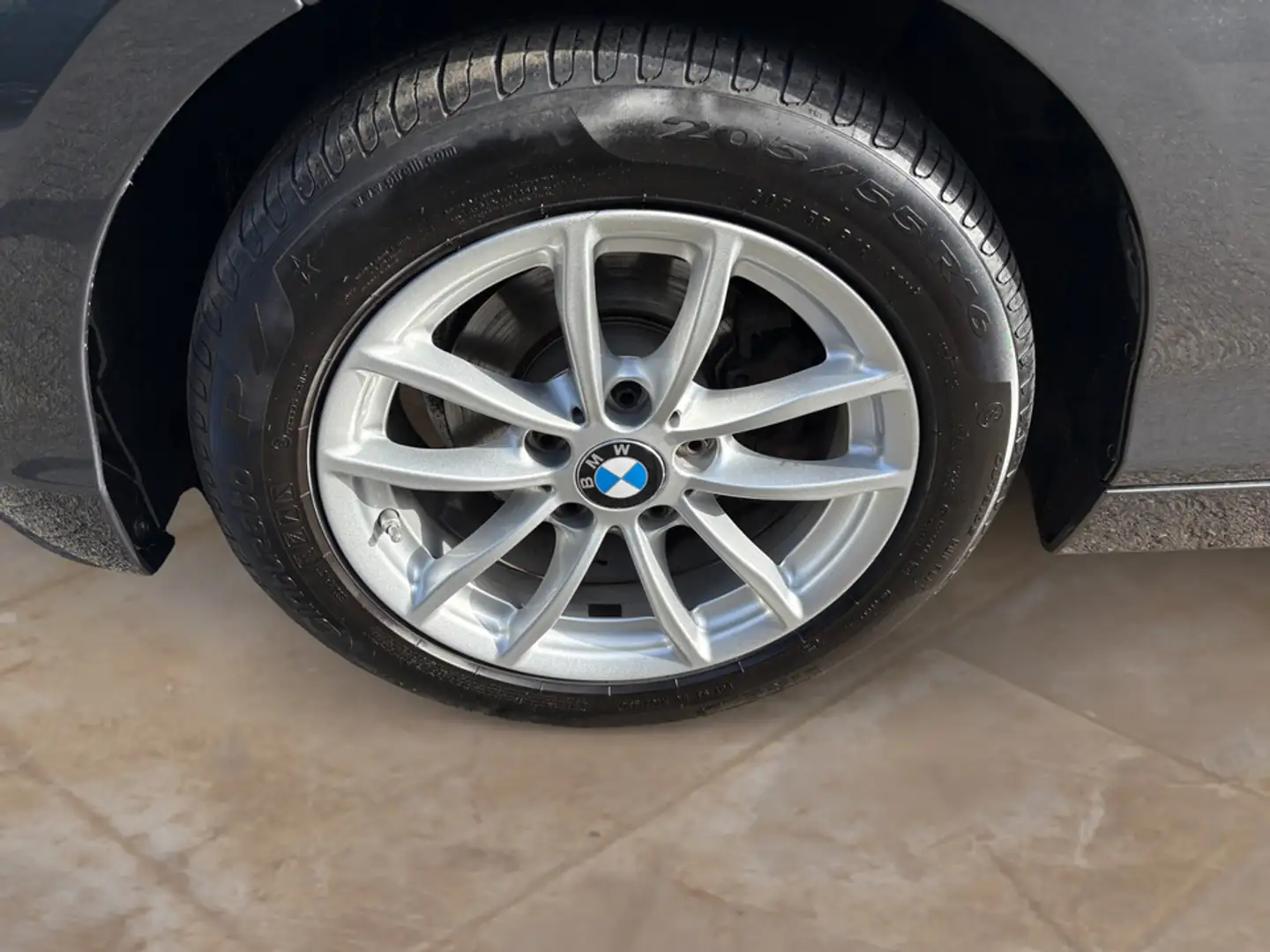 BMW 116 d Advantage + GARANTIE Grau - 2
