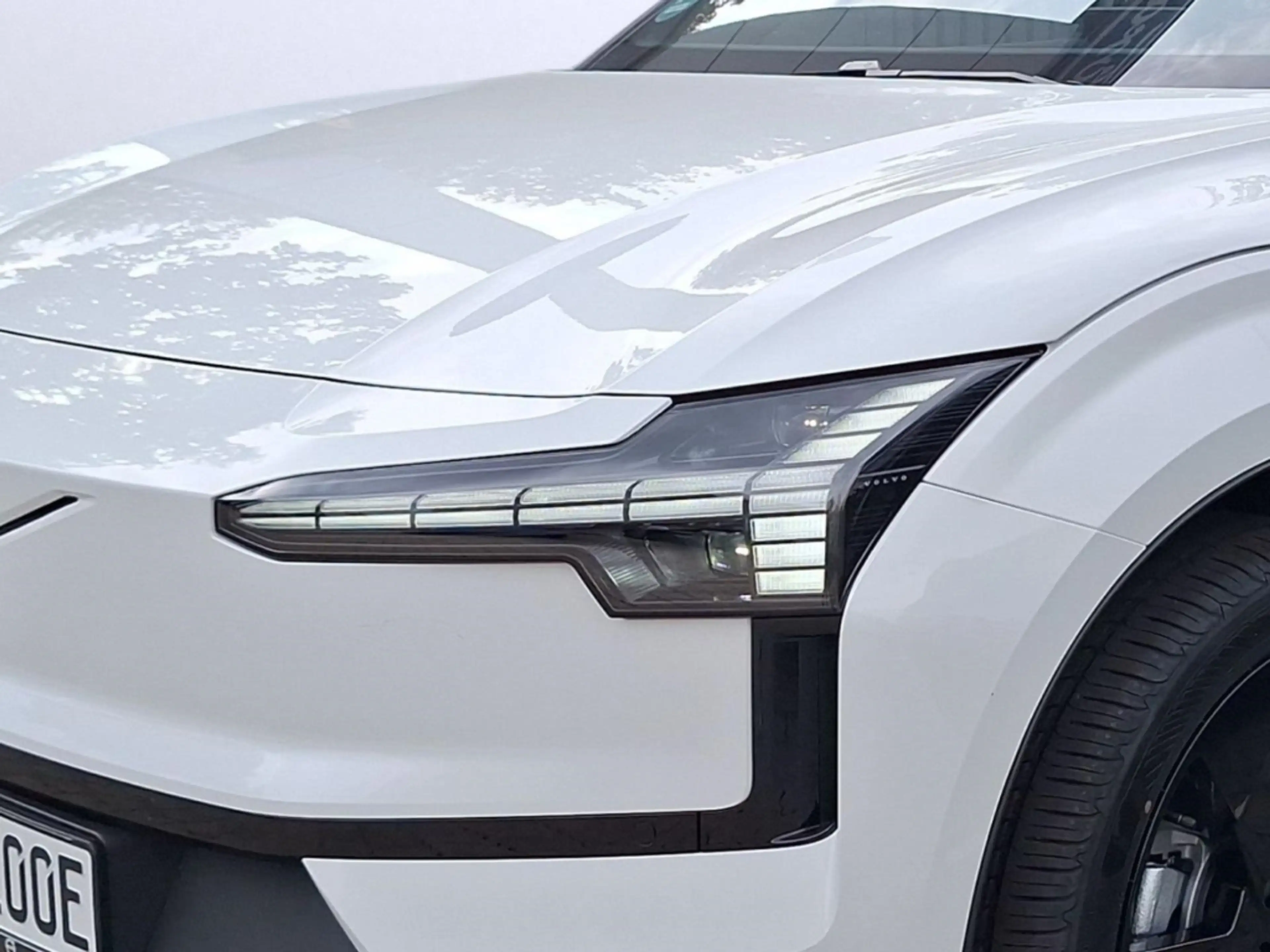 Volvo EX30 2WD Pure Electric Black Edition Plus Harman-Kardon — photo 5