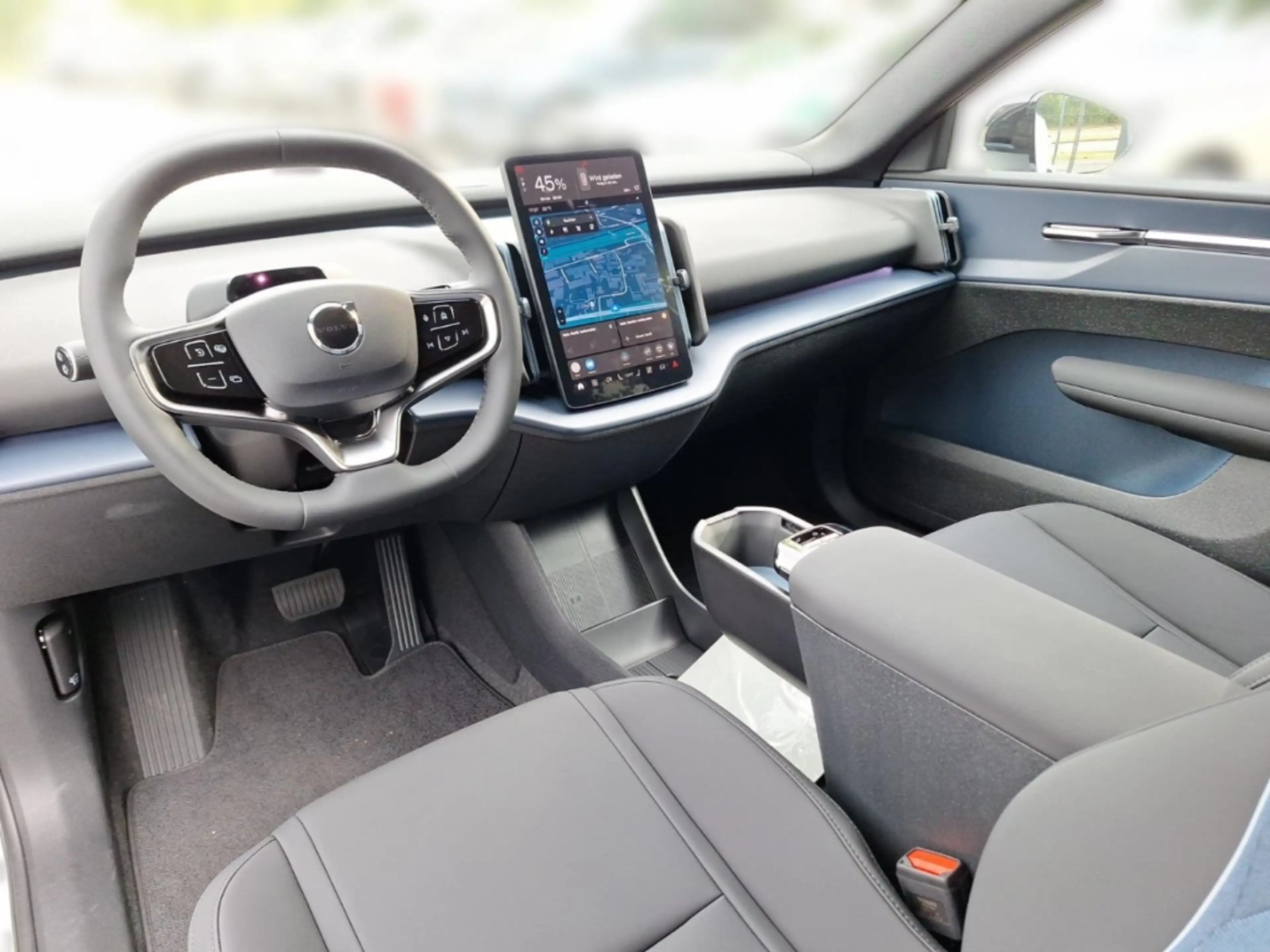 Volvo EX30 2WD Pure Electric Black Edition Plus Harman-Kardon — photo 10