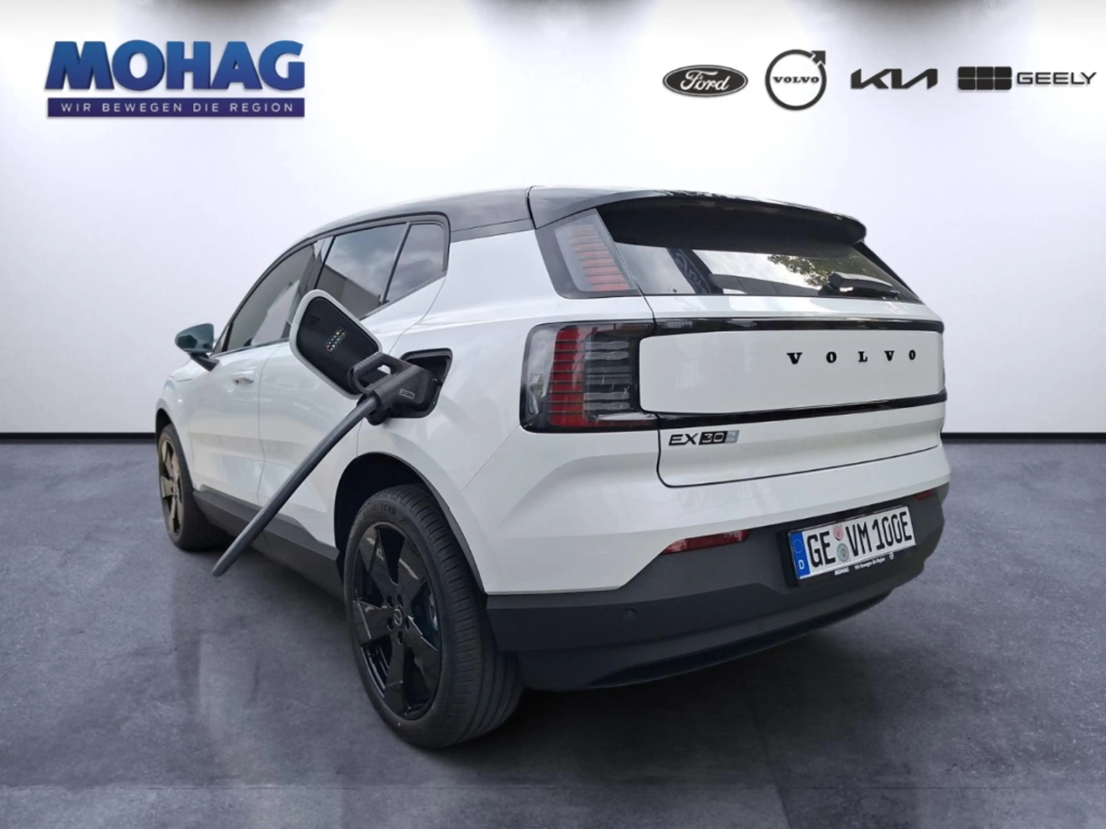 Volvo EX30 2WD Pure Electric Black Edition Plus Harman-Kardon — photo 4