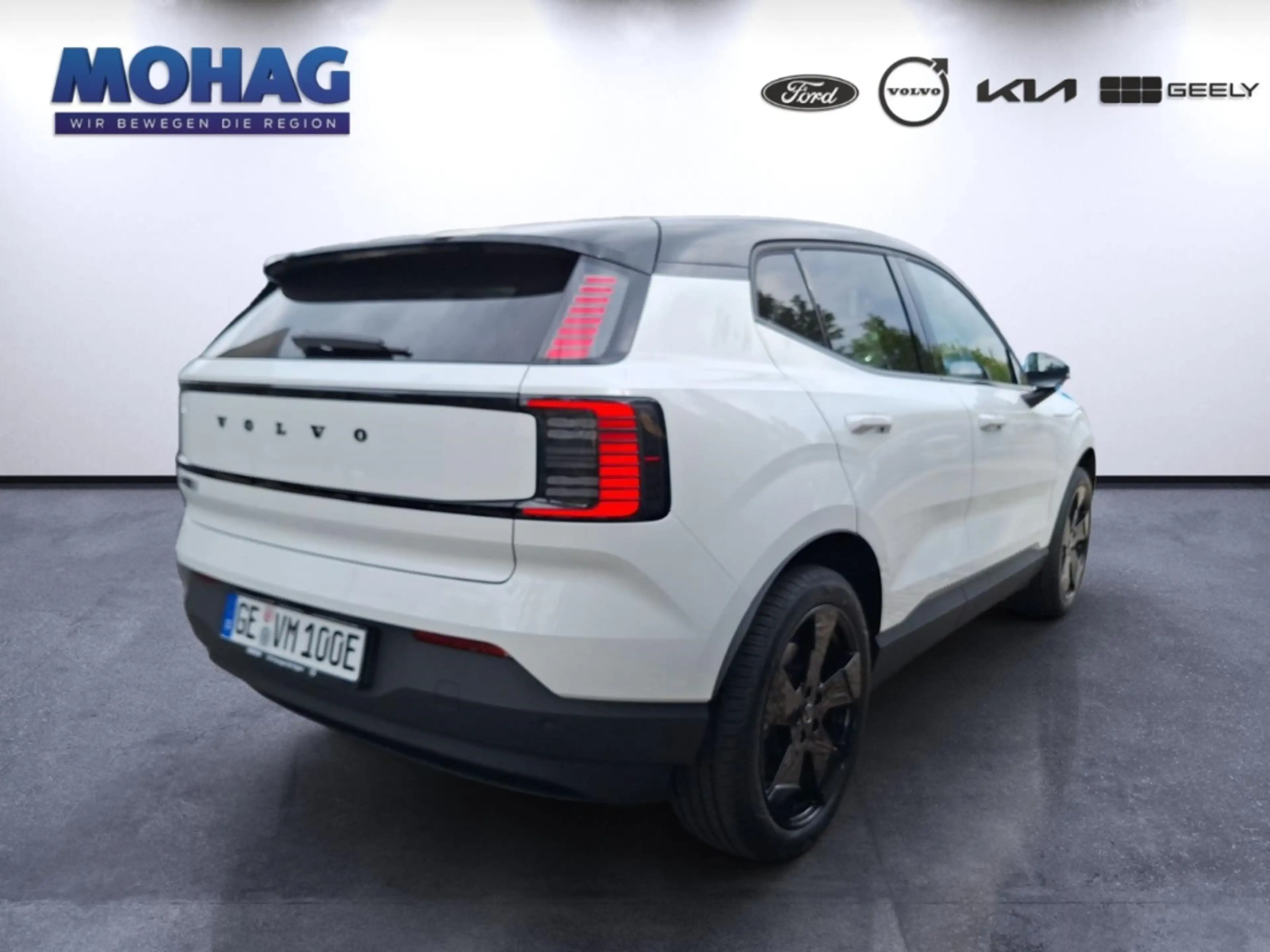 Volvo EX30 2WD Pure Electric Black Edition Plus Harman-Kardon — photo 3