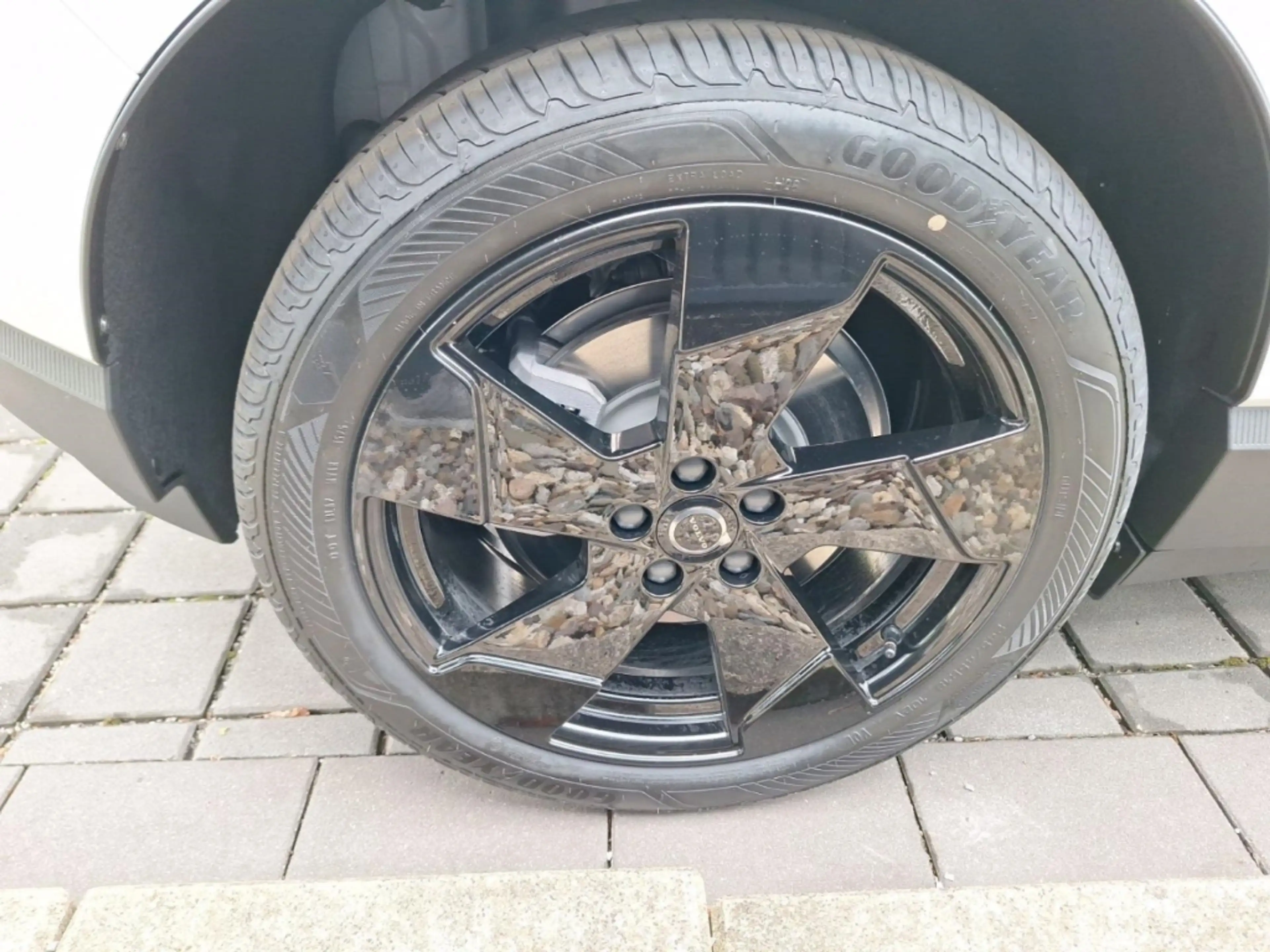 Volvo EX30 2WD Pure Electric Black Edition Plus Harman-Kardon — photo 15
