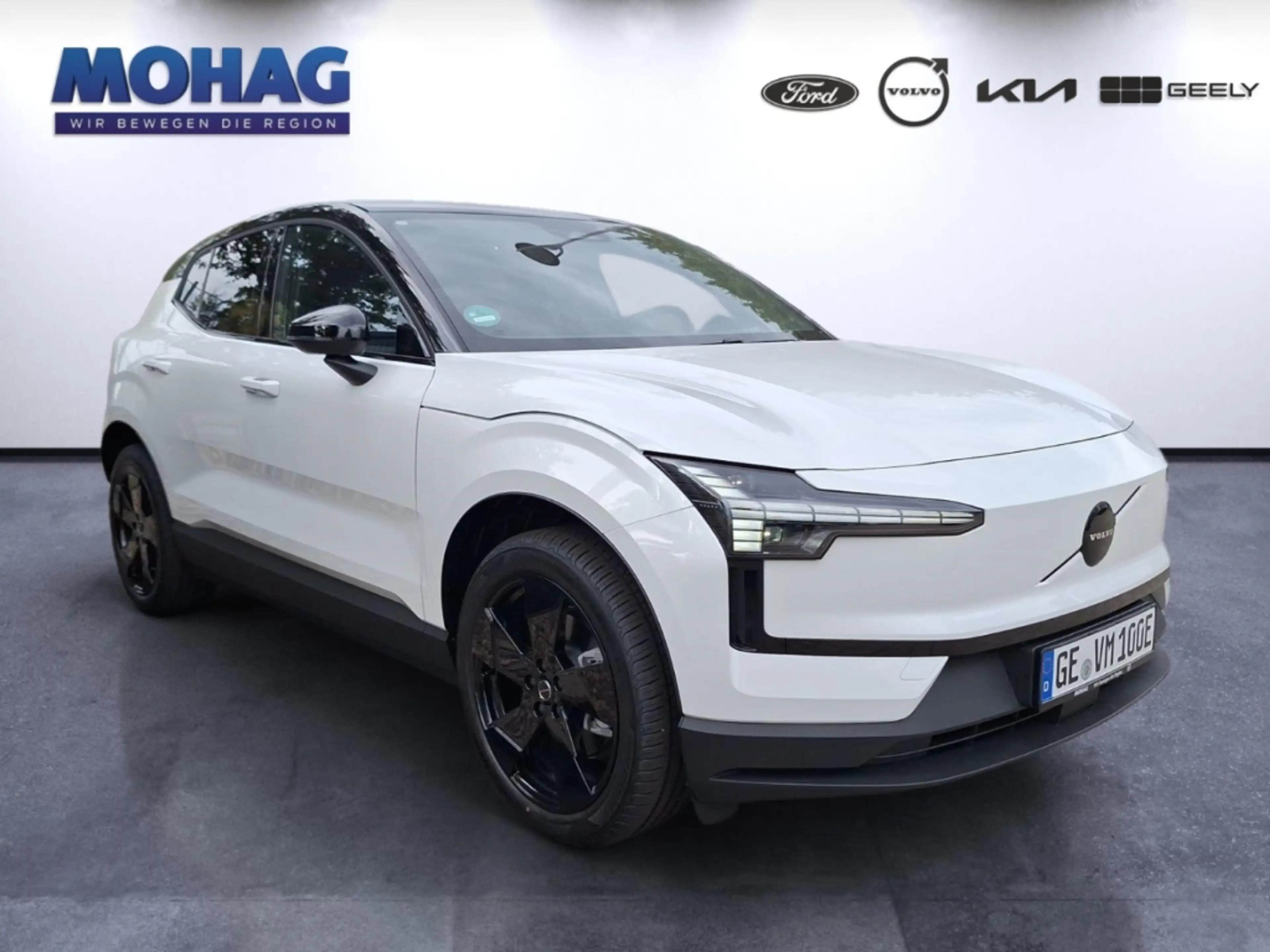 Volvo EX30 2WD Pure Electric Black Edition Plus Harman-Kardon — photo 2