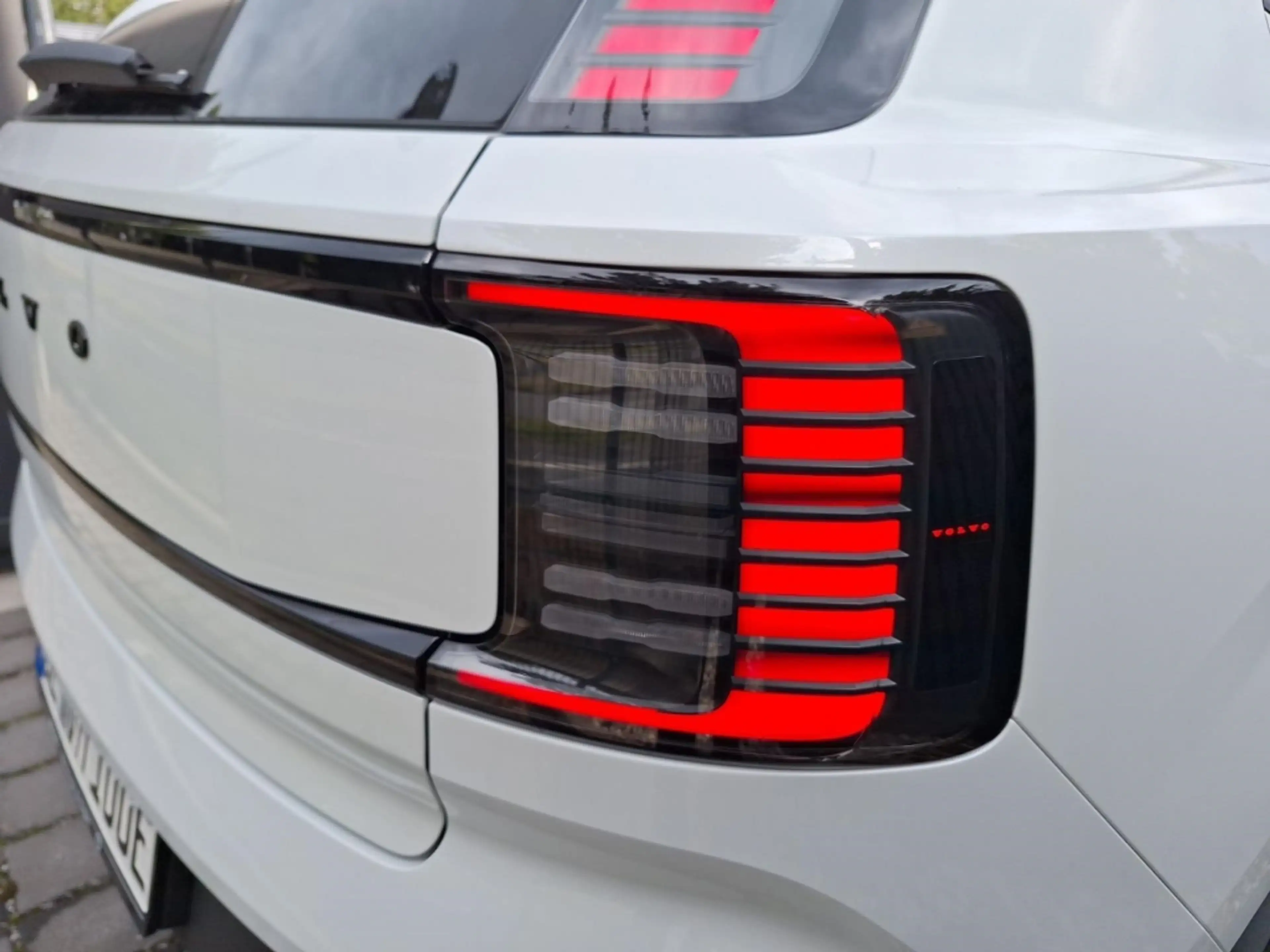 Volvo EX30 2WD Pure Electric Black Edition Plus Harman-Kardon — photo 14