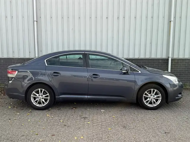 Toyota Avensis view 9