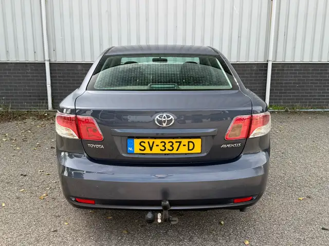 Toyota Avensis view 11