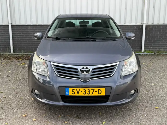 Toyota Avensis view 4