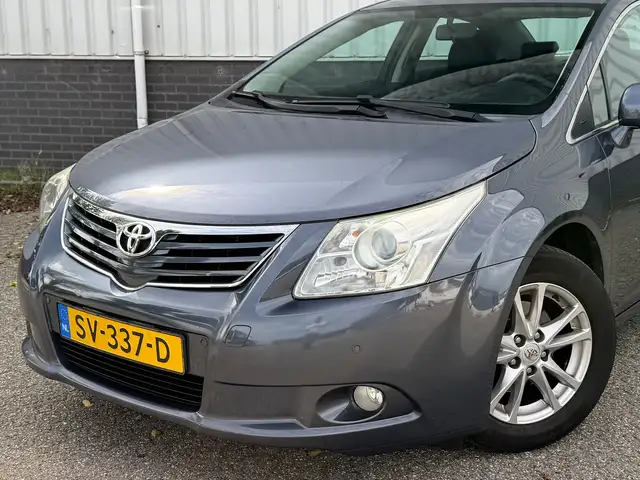 Toyota Avensis view 2